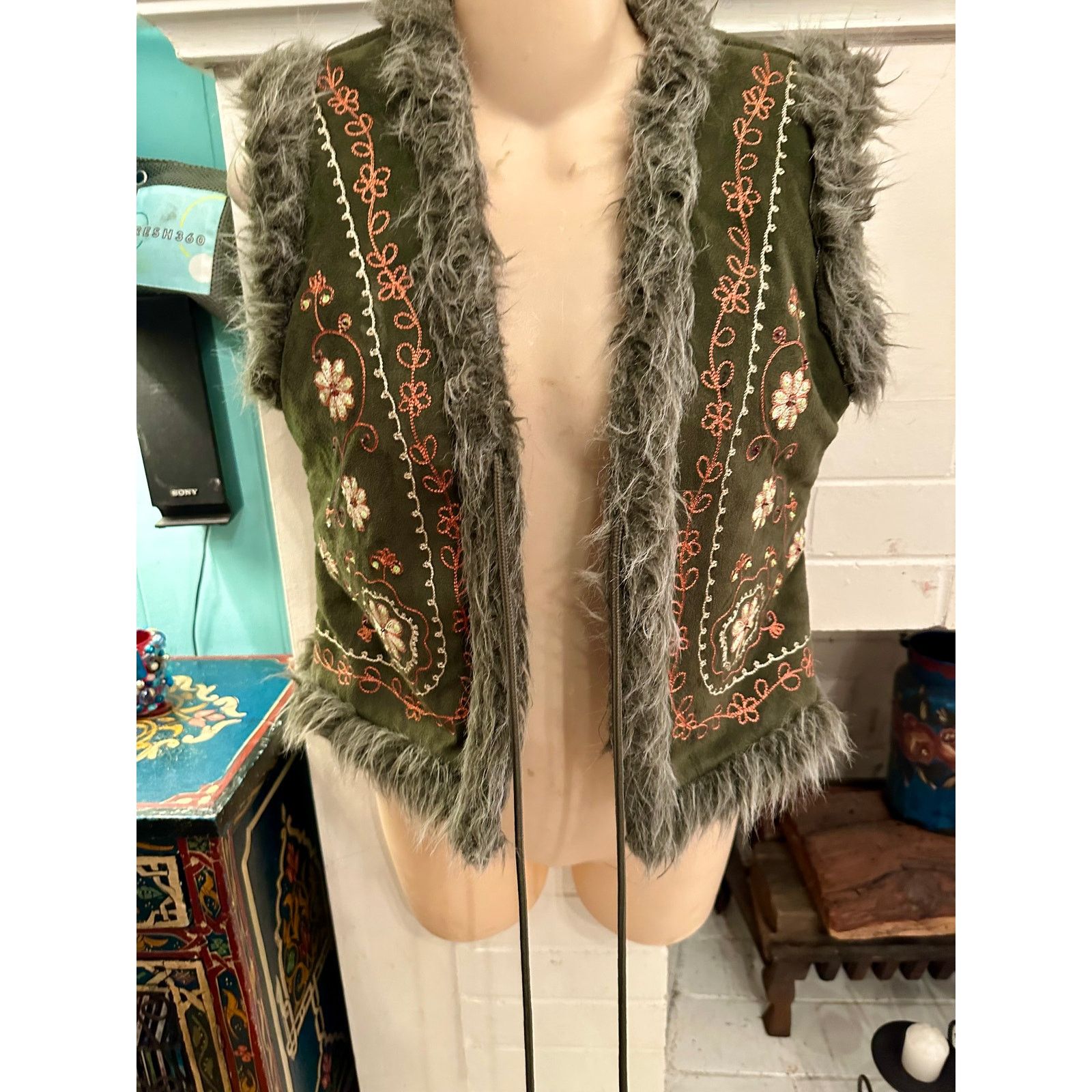 Miss Me Y2K NWT EMBELLISHED FAUX FUR SUEDE PENNY LANE VEST Size S / US 4 / IT 40 - 3 Thumbnail