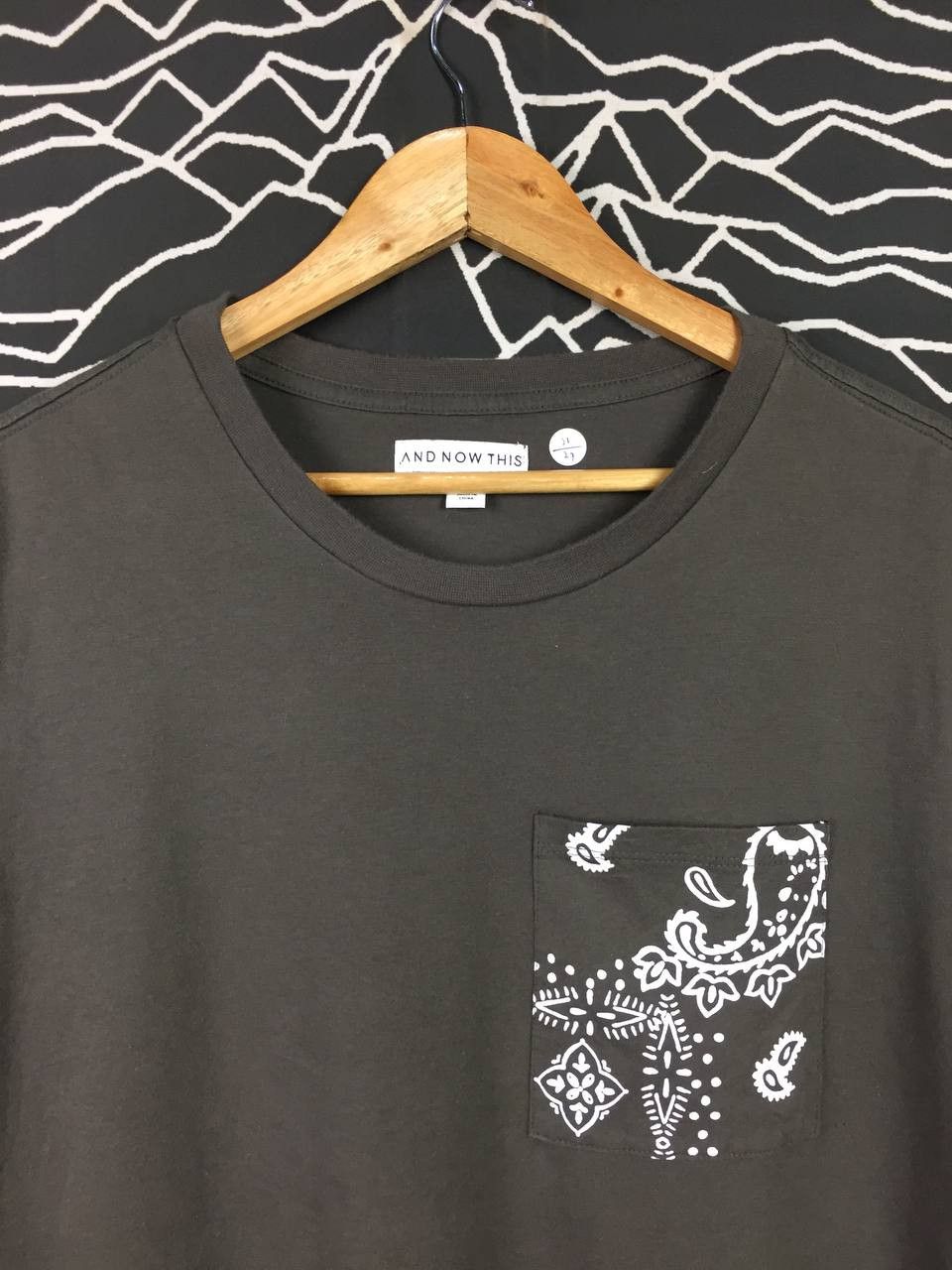 Vintage And Now This Bandana Print Pocket Wide Neck Tee Size US L / EU 52-54 / 3 - 3 Thumbnail