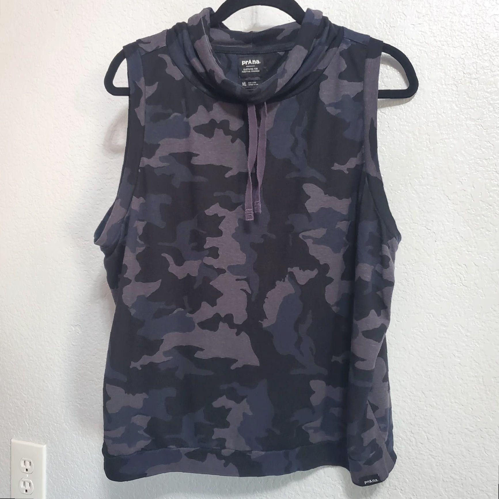 Prana VINTAGE prAna Tank Top Women XL Blue Camo Cozy Up Barmsee Hemp Blend Cowl Neck Active Size XL / US 12-14 / IT 48-50 - 2 Thumbnail
