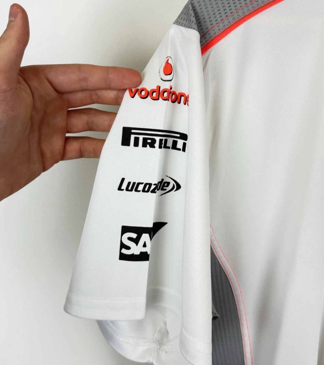 Hugo Boss Vodafone Mercedes Benz Formula Racing Button T-Shirt Jersey Size US XL / EU 56 / 4 - 4 Thumbnail
