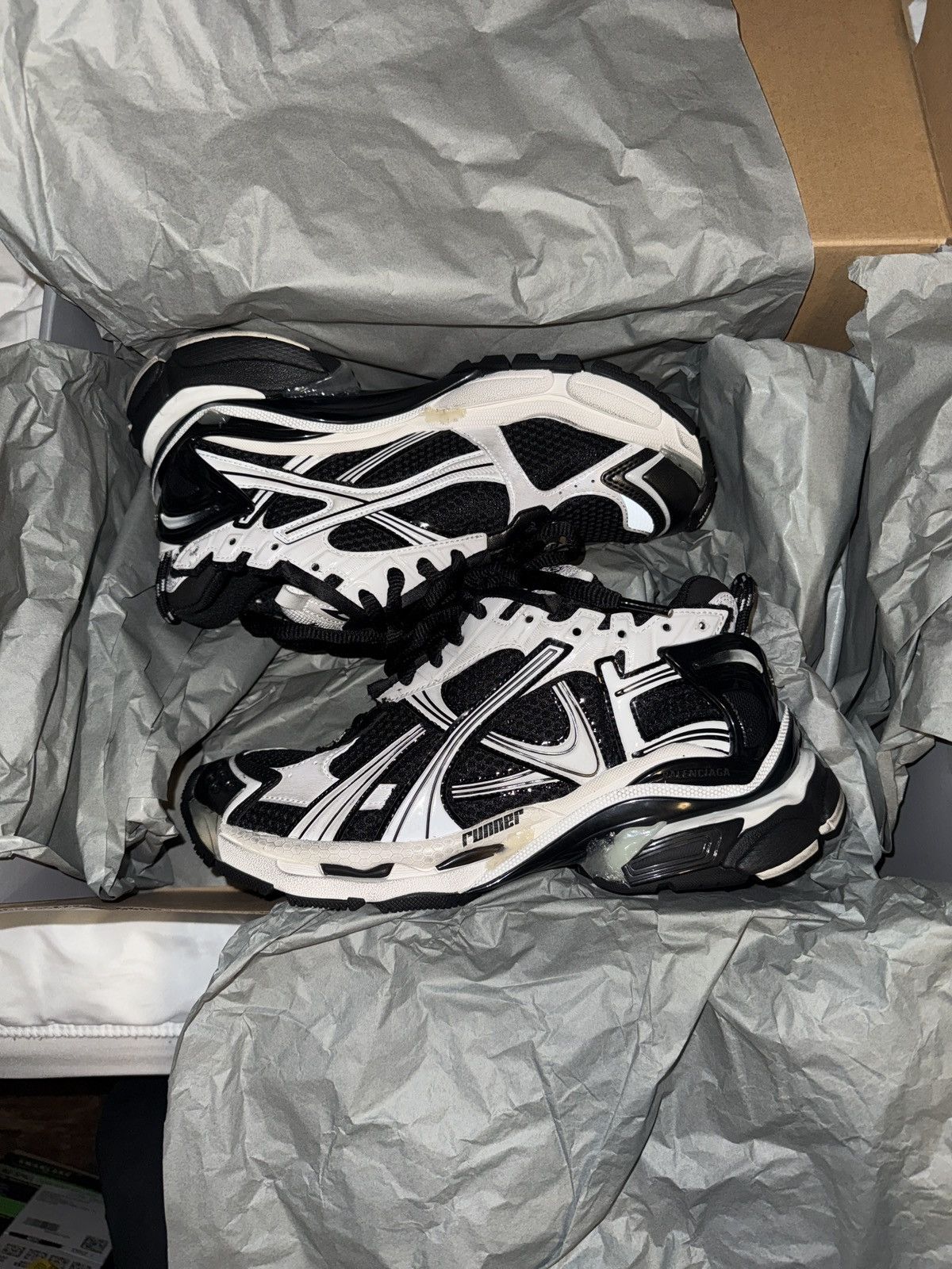 Balenciaga Balenciaga Runner Sneaker | White/Black Size US 6 / EU 39 - 1 Thumbnail