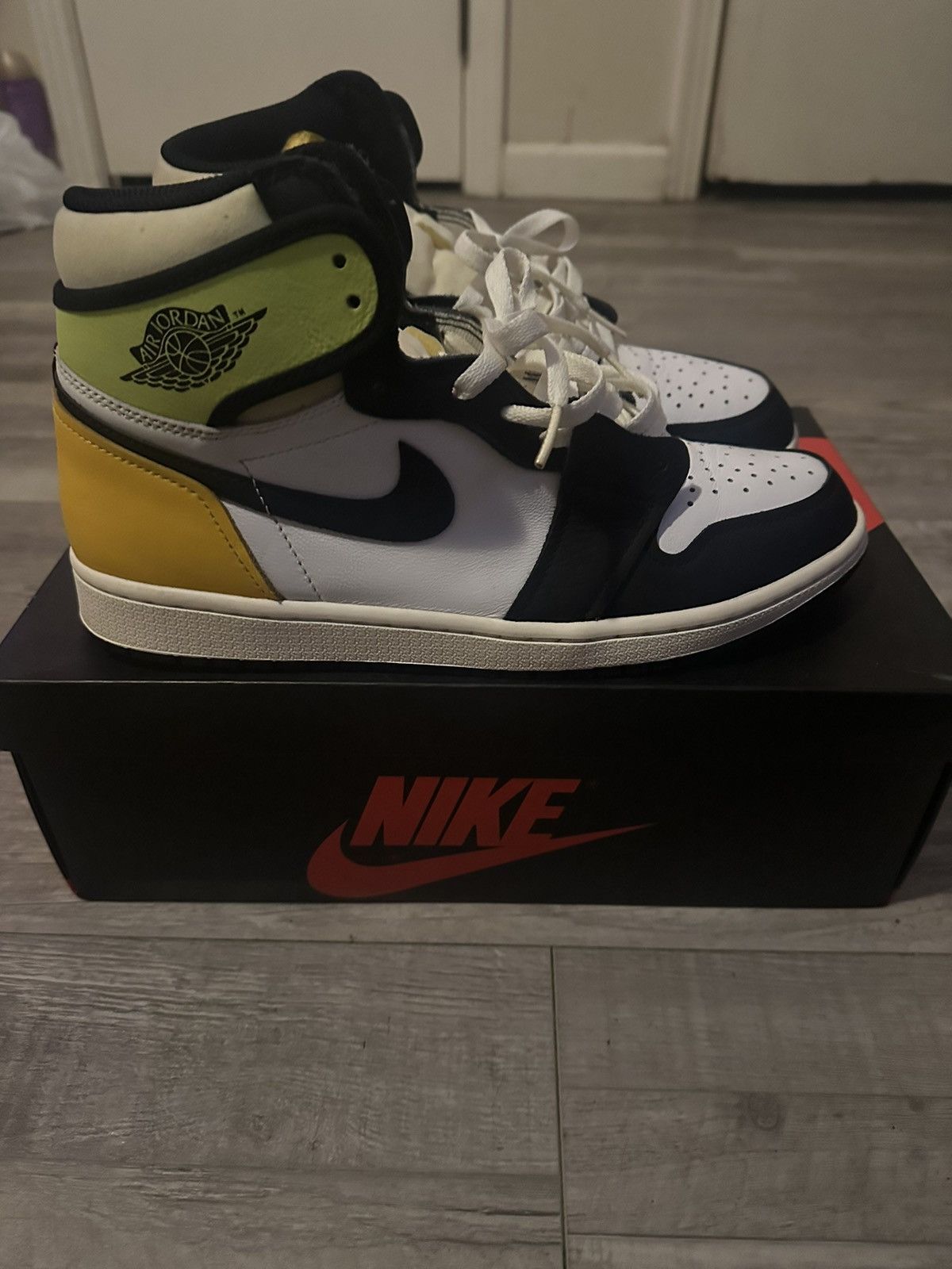 Jordan Brand × Nike Air Jordan 1 Retro High White/ Black/ Volt/ University Gold Size US 10.5 / EU 43-44 - 5 Thumbnail