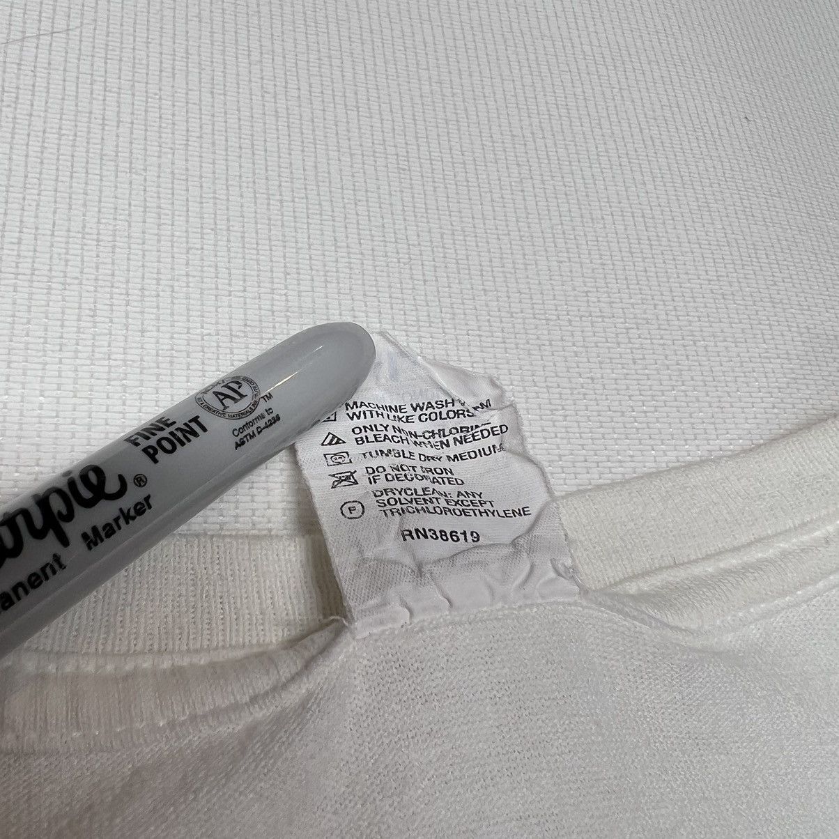Other I Love Bodies Tee Shirt Art Exhibition Museum Heart Y2K Size US L / EU 52-54 / 3 - 15 Thumbnail