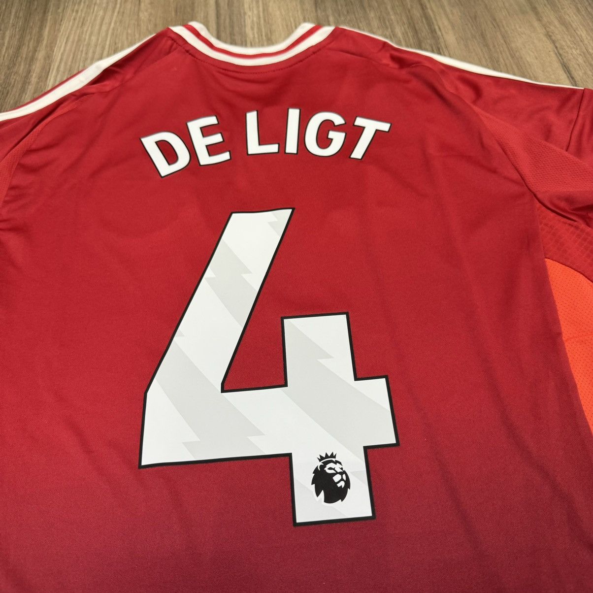 Adidas Manchester united 24/25 home shirt #4 De Ligt (bnwt) Size US M / EU 48-50 / 2 - 4 Thumbnail