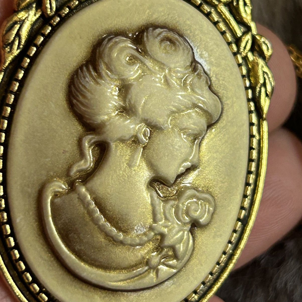 Handmade Handcrafted golden opalescent Victorian lady cameo necklace Size ONE SIZE - 9 Thumbnail