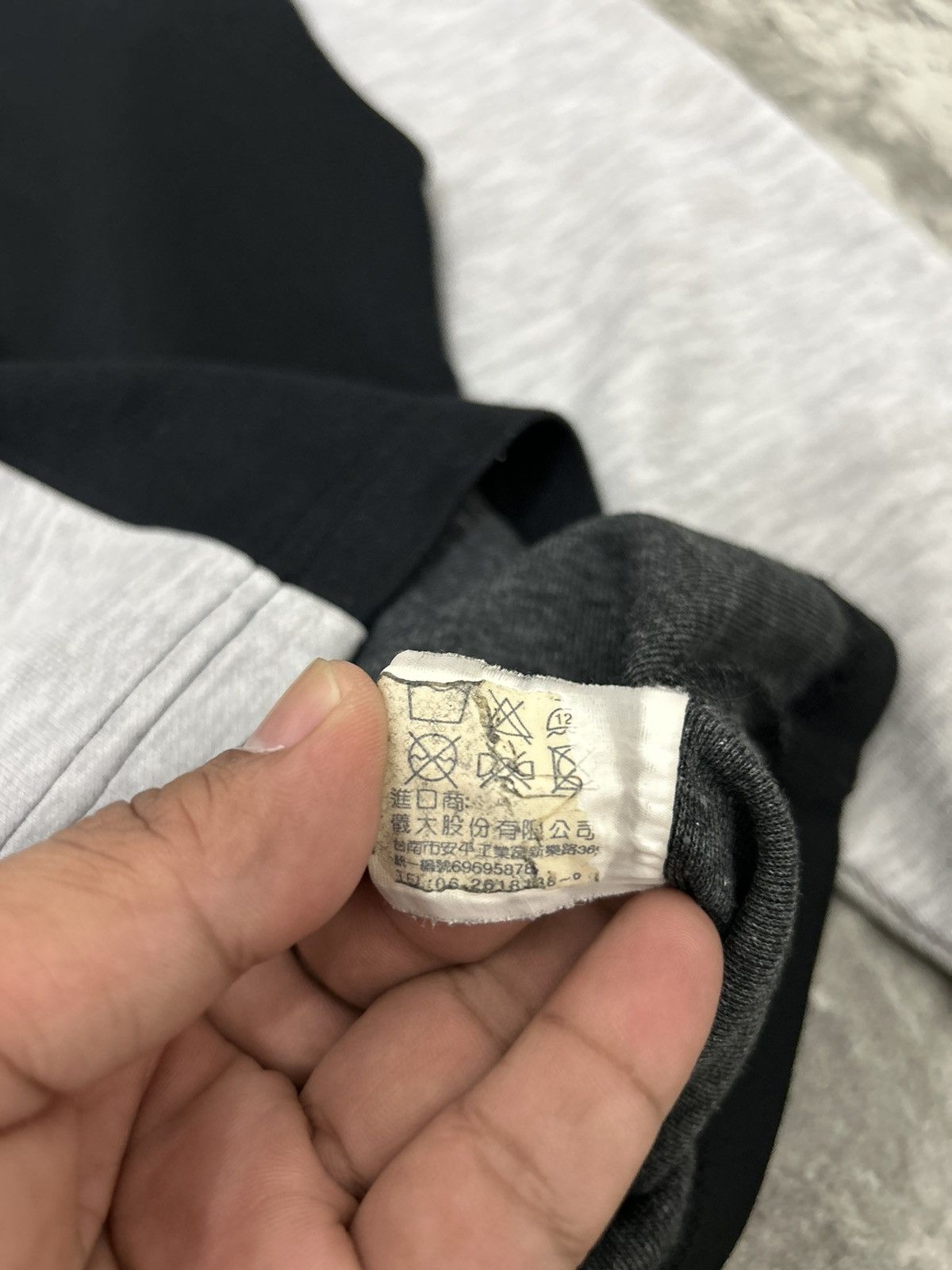Yves Saint Laurent Vintage Yvessaintlaurent Big Logo two tone Long sleve Size US M / EU 48-50 / 2 - 10 Thumbnail