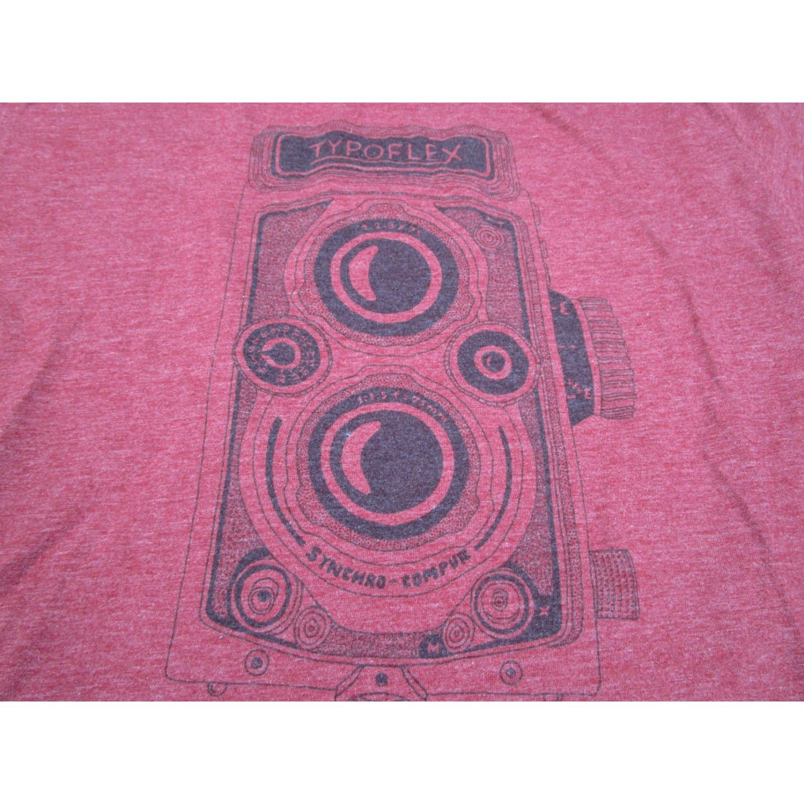 Vintage TYPOGRAPHIA Men's Medium Red Short Sleeve Crew Neck Shirt - Camera Graphic Tee - Classic Retro - Made in Portugal Size US M / EU 48-50 / 2 - 4 Thumbnail