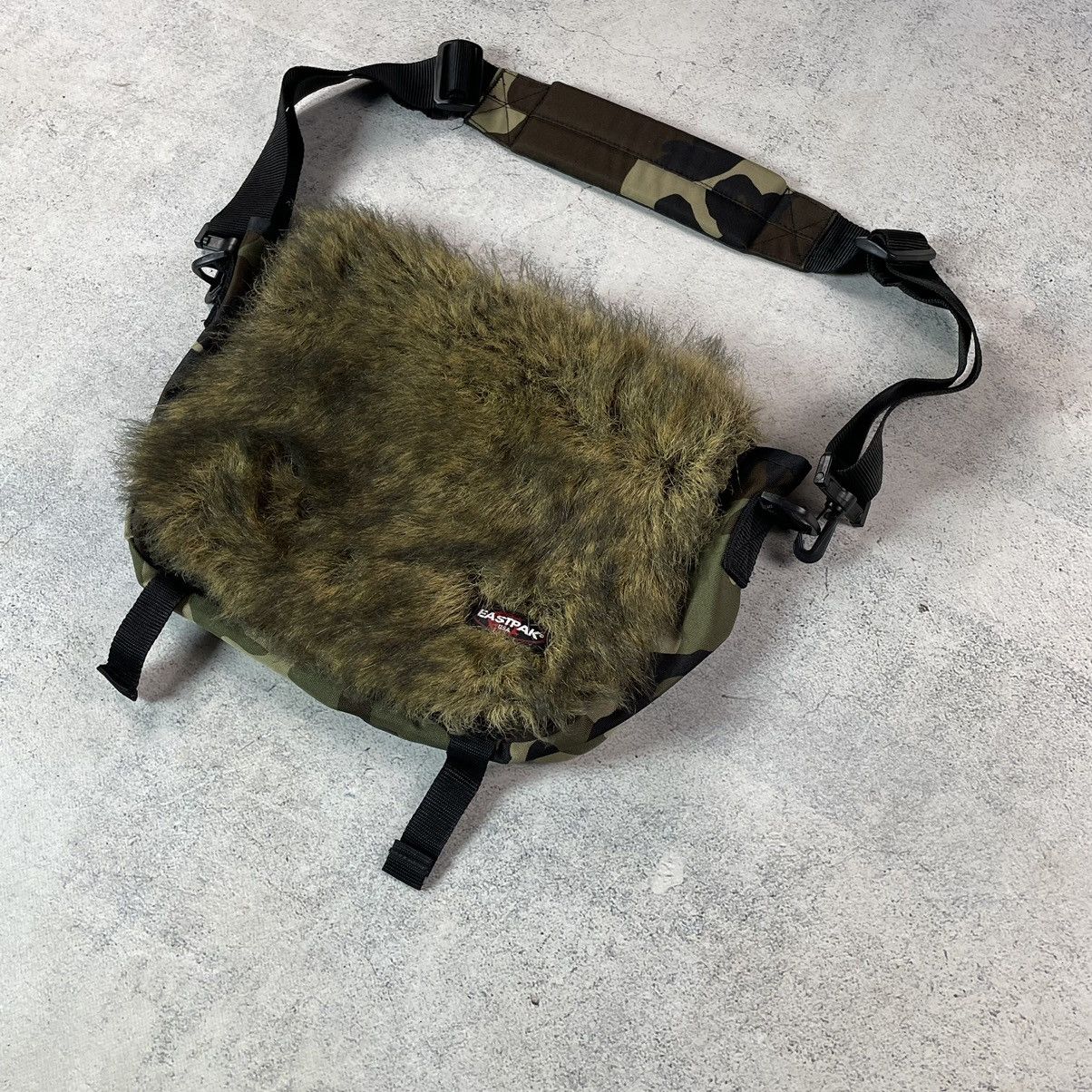 Eastpak 00's Eastpak Faux Fur Y2K Crossbody Bag Rick Owens Style Size ONE SIZE - 4 Thumbnail