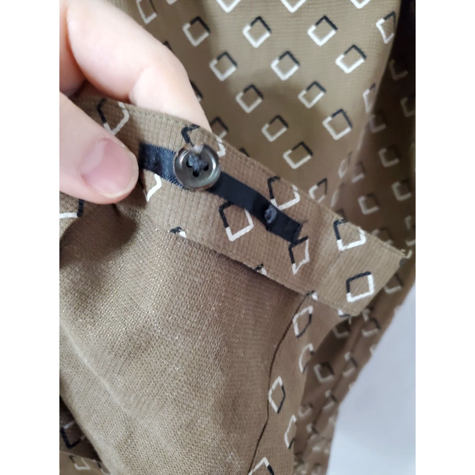 Vintage VINTAGE Vintage Silk Brand Shirt Mens L Polo Brown Square Design 100% Silk Geometric Short Sleeve Button-Up Size US L / EU 52-54 / 3 - 6 Thumbnail