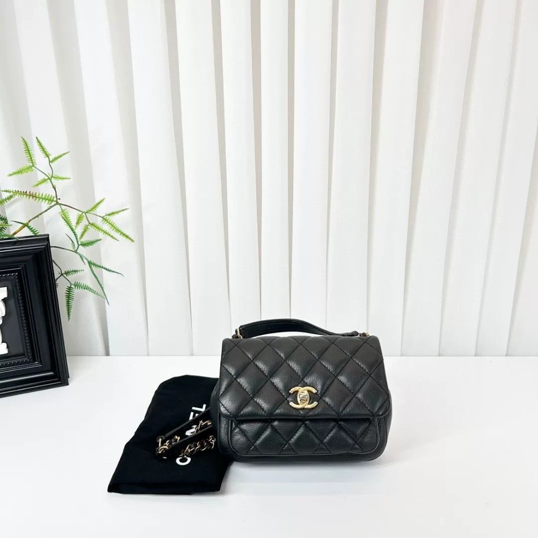 Chanel Pre-loved Bag Very good condition Size ONE SIZE - 1 Thumbnail