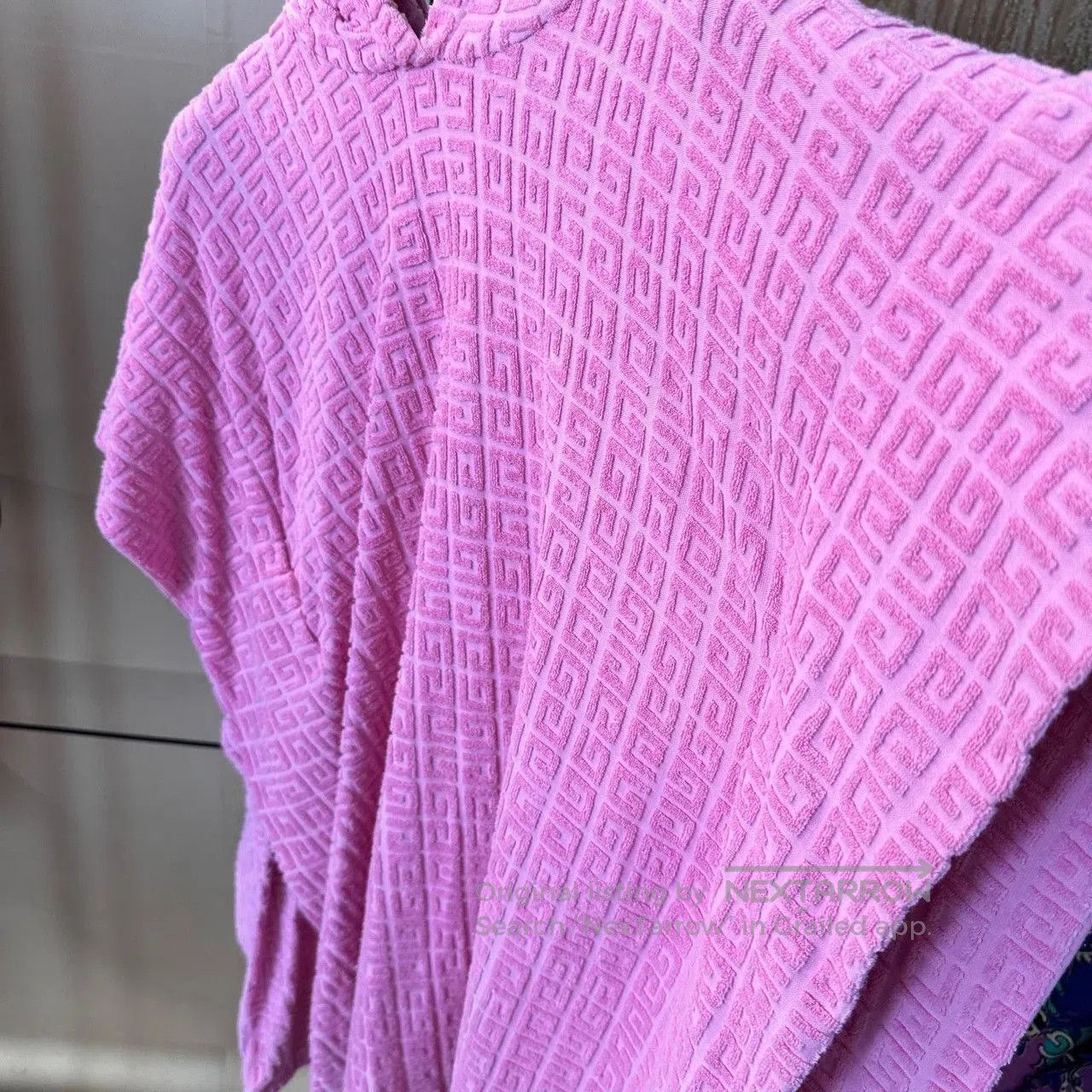 Givenchy Givenchy Pink Towel Print Cape Top. Size M / US 6-8 / IT 42-44 - 3 Thumbnail