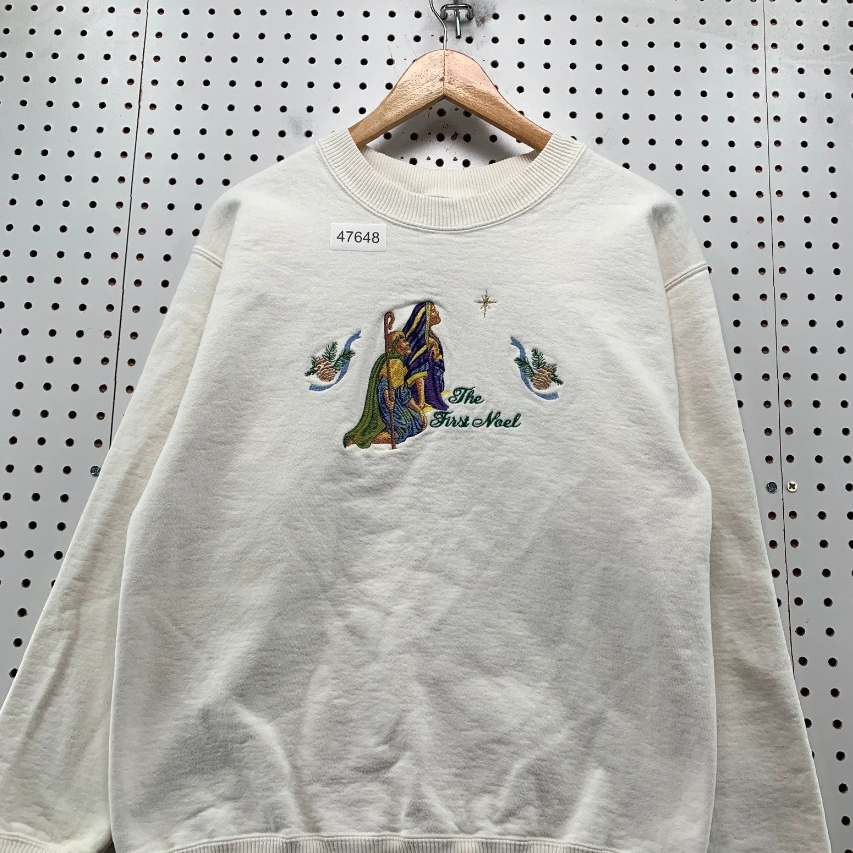 Gildan VINTAGE First Noel Sweatshirt Mens M White Embroidered Fleece Crewneck USA Size US M / EU 48-50 / 2 - 4 Thumbnail