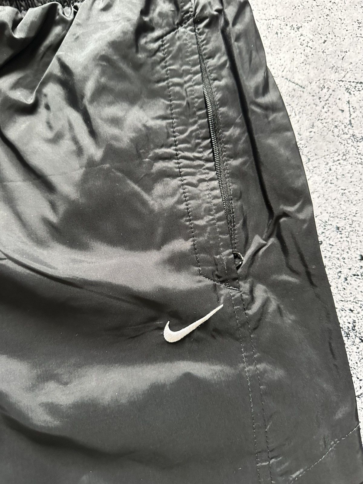 Nike Vintage Nike Nylon Track Pants Drill Black Y2K USA Size US 36 / EU 52 - 4 Thumbnail