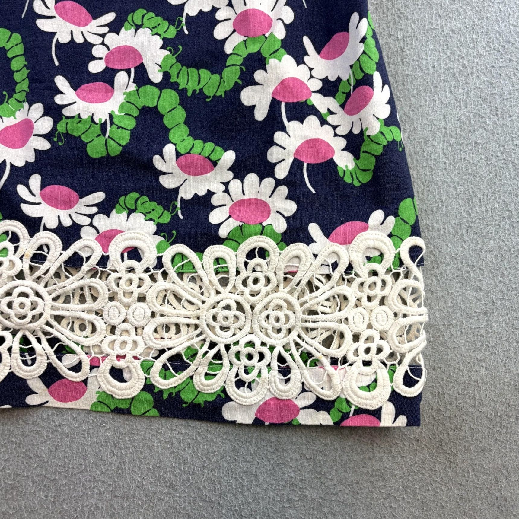 Lilly Pulitzer Lilly Pulitzer Dress Womens 2 Blue Daisy Floral Sleeveless Shift Crochet Hem Shirt? Size XS / US 0-2 / IT 36-38 - 5 Thumbnail