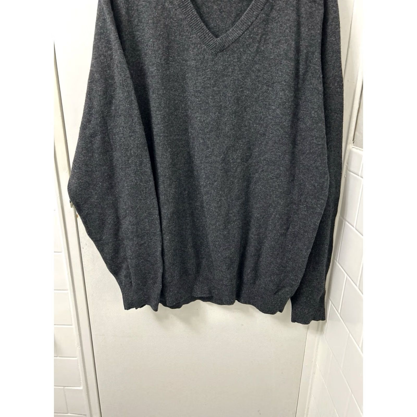 Vintage VINTAGE? No. LL Bean Sweater Mens XL Tall Charcoal Gray 100% Lambswool V-Neck Pullover L/S Size US XL / EU 56 / 4 - 3 Thumbnail