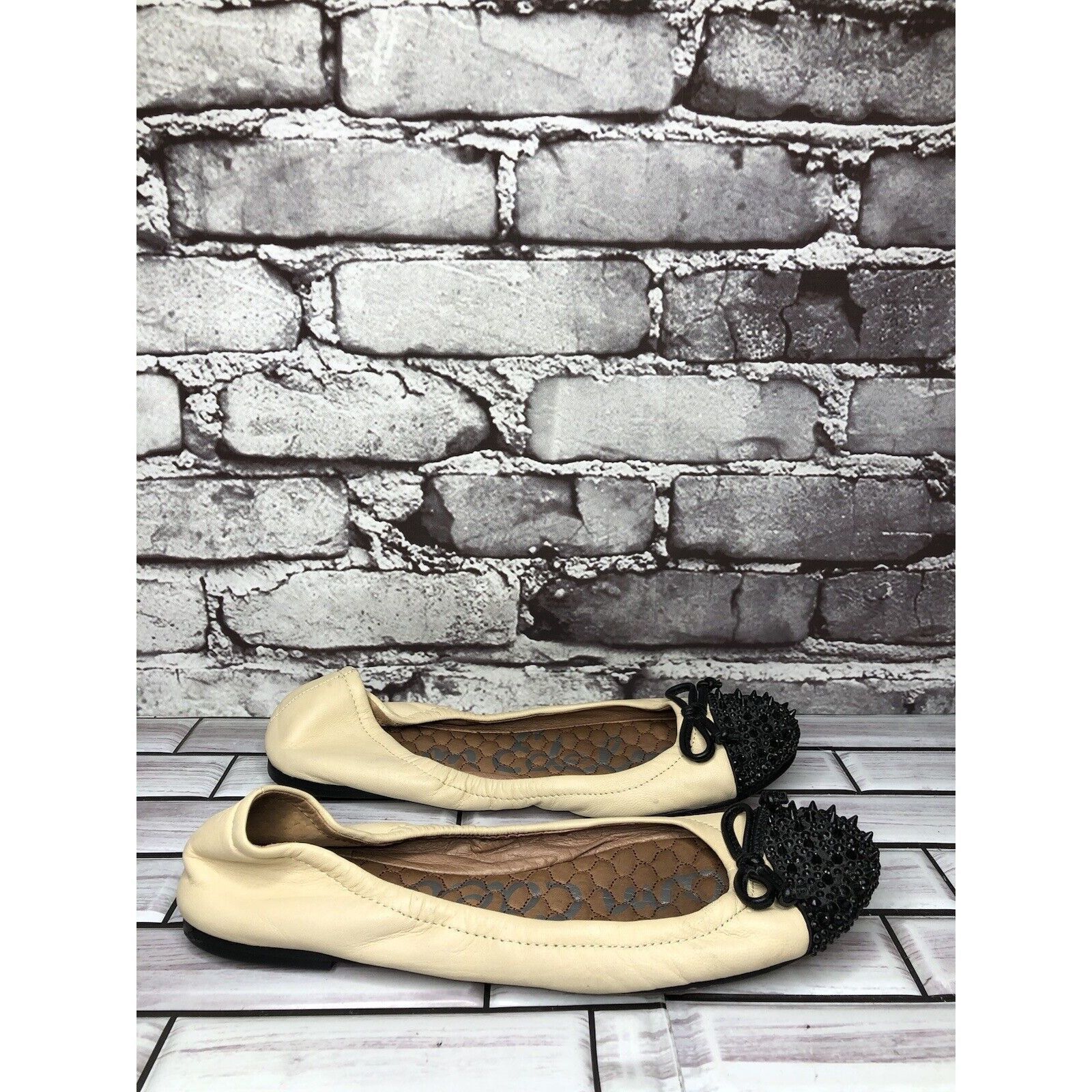Sam Edelman Sam Edelman Beatrix Beige Leather Black Bow Studded Toe Ball Size US 7 / IT 37 - 3 Thumbnail