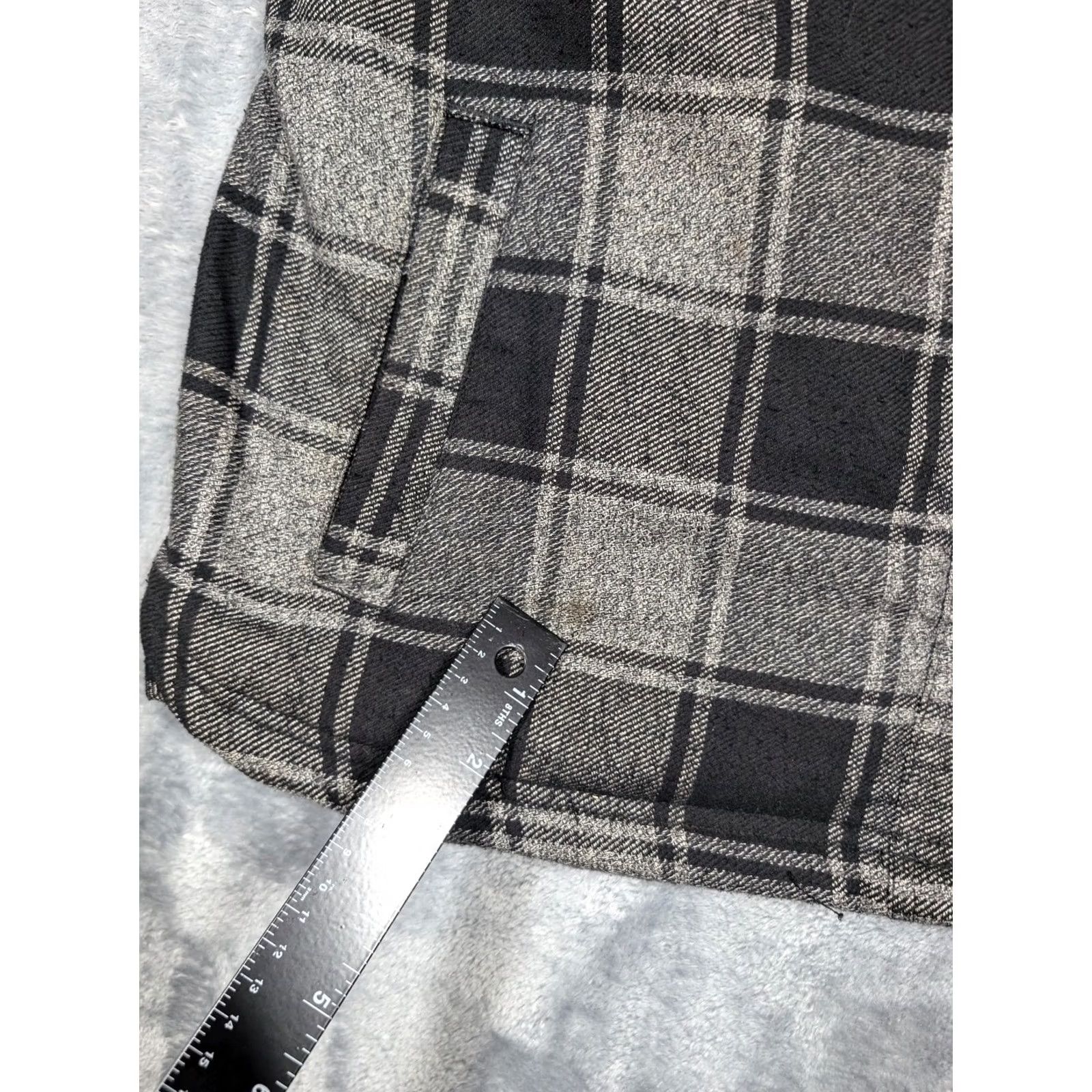 Duluth Trading Company Duluth Trading Co Jacket Mens Medium Gray Plaid Flannel Lined Quilted Shirt Coat SHACKET Snap Front Workwear Casual Mens Size US M / EU 48-50 / 2 - 6 Thumbnail