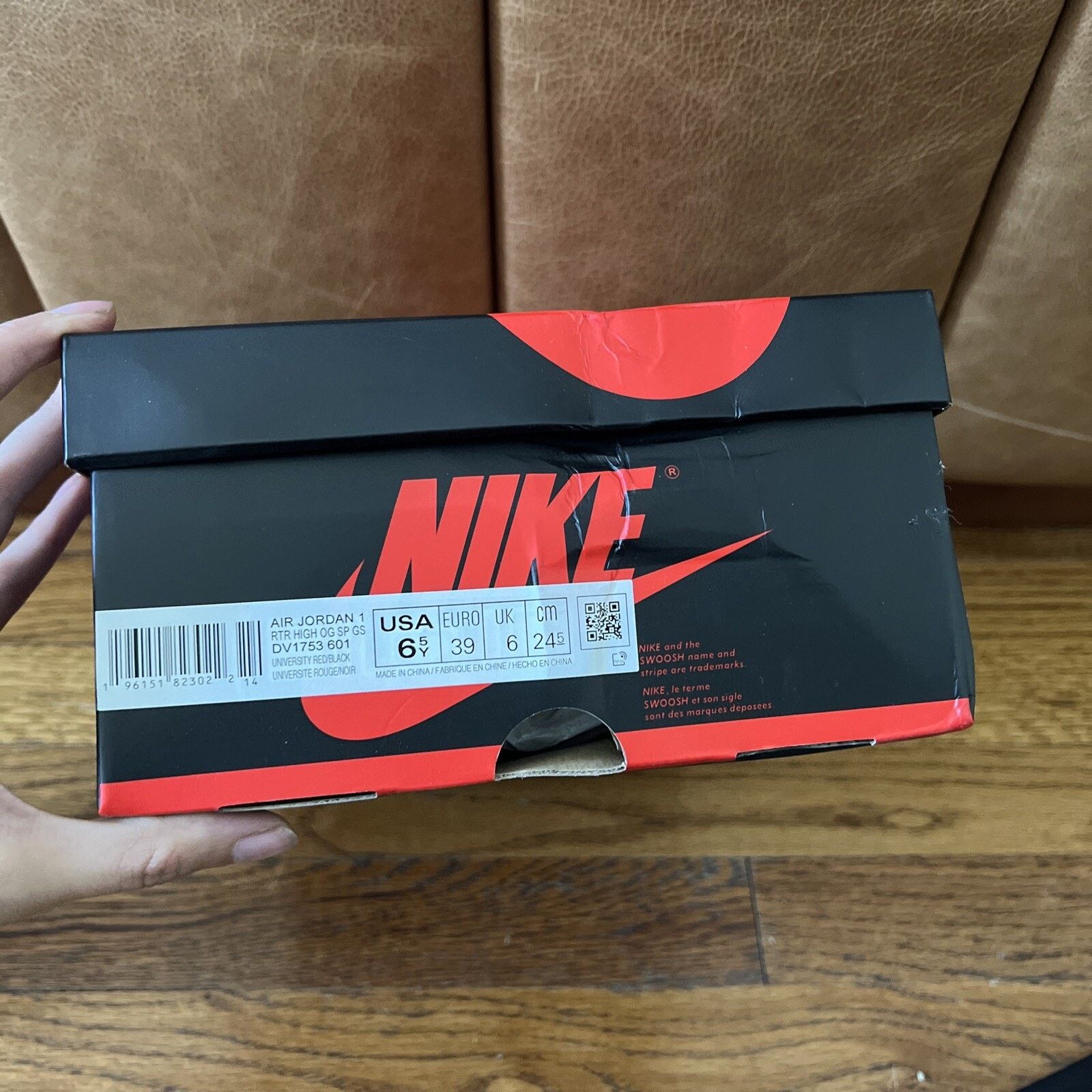 Nike Jordan 1 Retro High OG Size 6,5 GS Spider-Man Size US 6.5 / EU 39-40 - 14 Thumbnail
