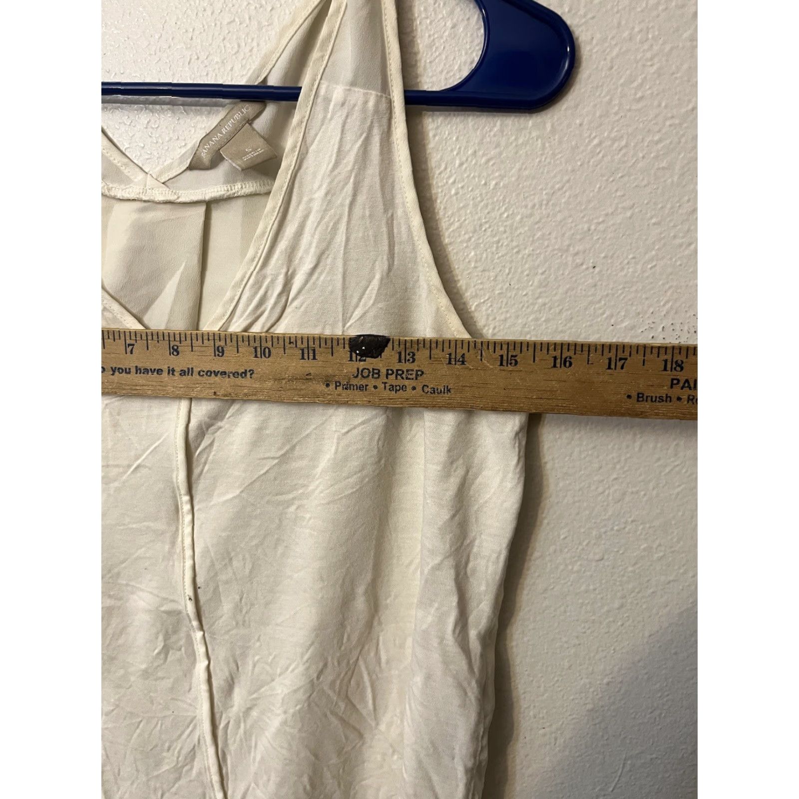 Banana Republic VINTAGE Banana Republic Cream V-Neck Sleeveless Lightweight Pullover Top Women's Sz S (Regular Fit, Blouse) Size S / US 4 / IT 40 - 5 Thumbnail