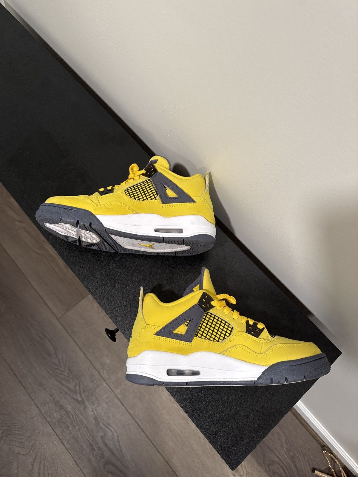 Jordan Brand × Nike Jordan 4 Retro Lightning 2021 (Gs) Size US 7 / EU 40 - 1 Thumbnail