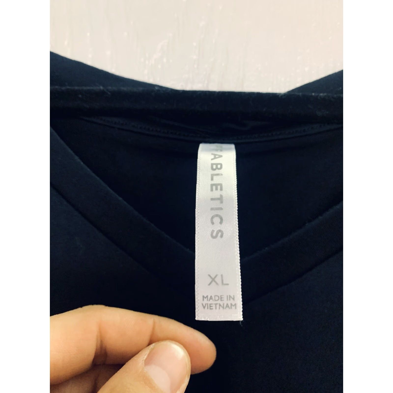 Fabletics **FABLETICS BLACK V NECK XL WORKOUT T-SHIRT** User: **FABLETICS V-NECK BLACK XL WORKOUT T-SHIRT** Size XL / US 12-14 / IT 48-50 - 2 Thumbnail