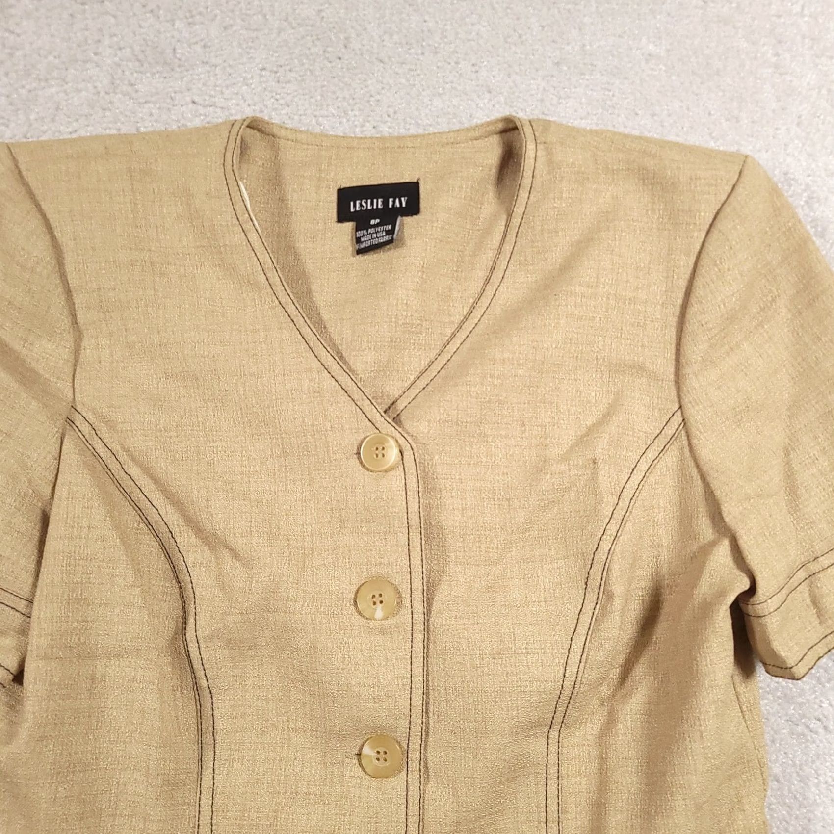 Vintage Leslie Fay Blouse Womens 8P Beige Short Sleeve Button Front Fitted Top Made USA Size M / US 6-8 / IT 42-44 - 4 Thumbnail