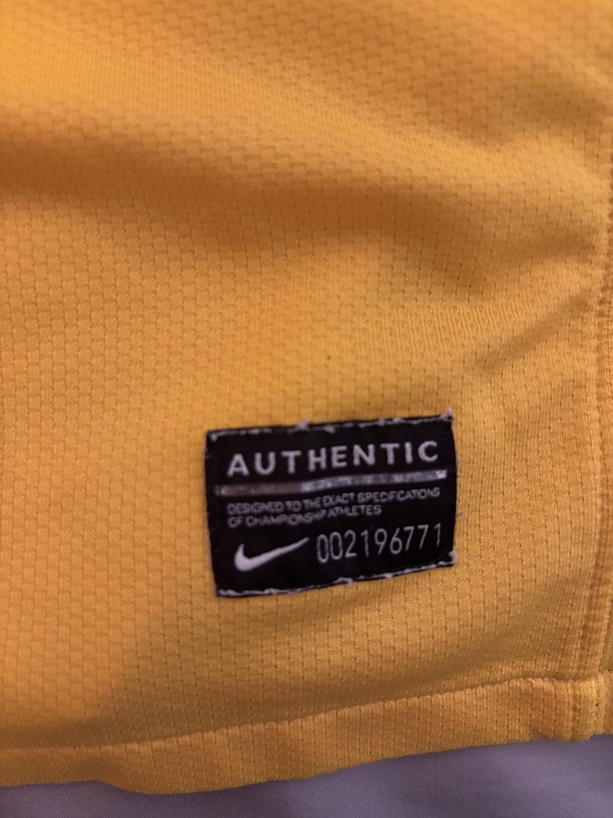 Nike Brazil 2010 signed shirt Size US M / EU 48-50 / 2 - 2 Thumbnail