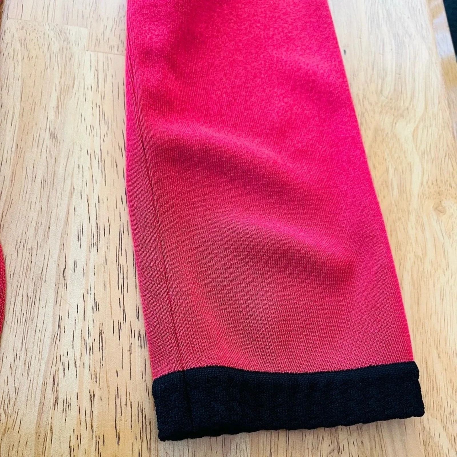 The Unbranded Brand Exclusively Misook red long sleeve top with black trim, M Size M / US 6-8 / IT 42-44 - 5 Thumbnail
