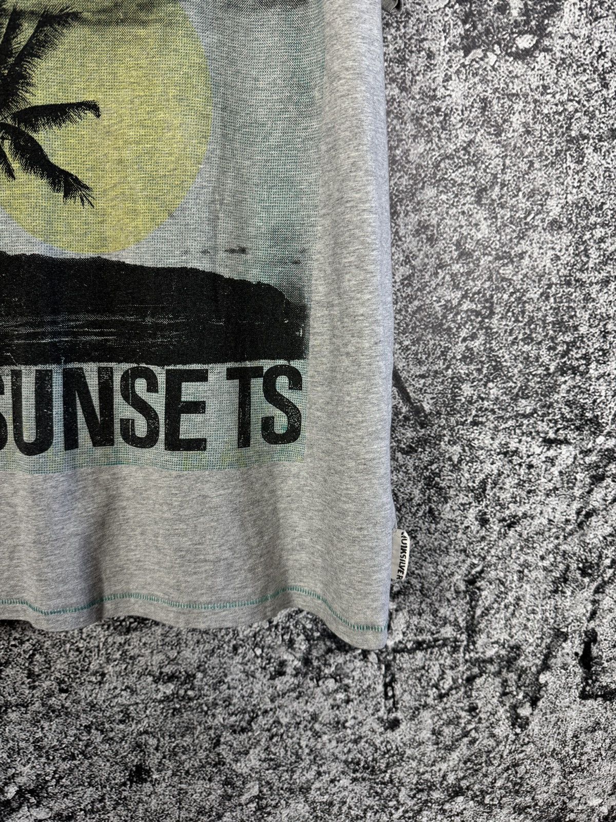 Quiksilver Vintage Quiksilver Surf T-Shirt Big Logo Palm Surfing Size M Size US M / EU 48-50 / 2 - 5 Thumbnail