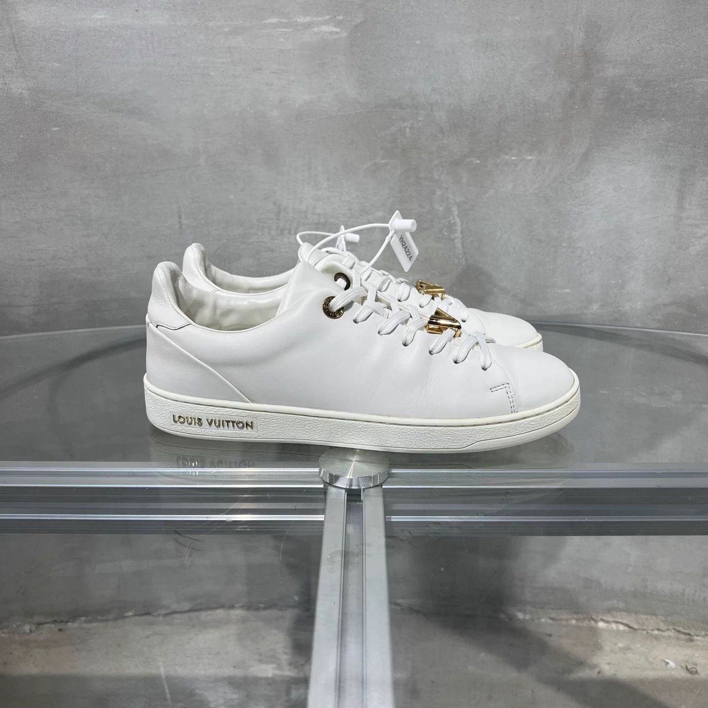 Louis Vuitton LV Classic Metal White Sneakers UK2.5 EU36.5 Size US 5.5 / IT 35.5 - 4 Thumbnail