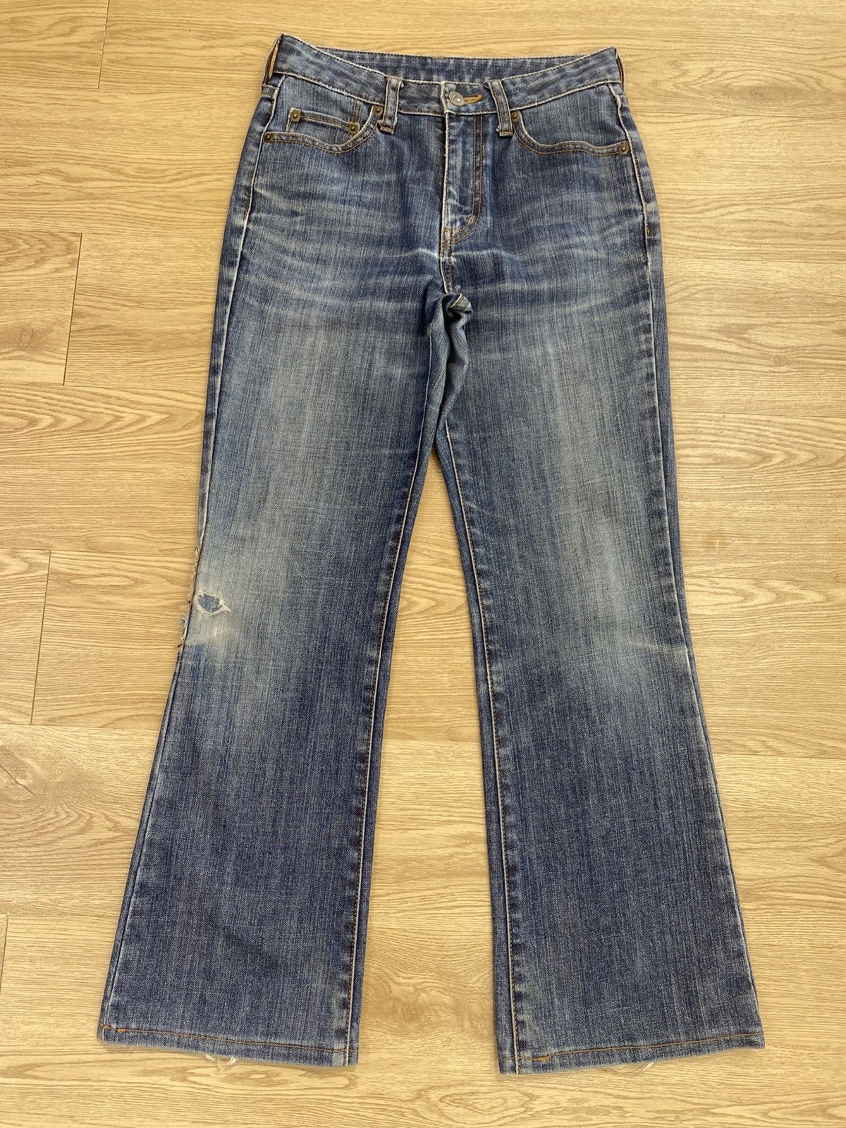 Uniqlo Uniqlo Japanese Brand Flare Blue Wash Style Jeans Size US 27 - 1 Thumbnail