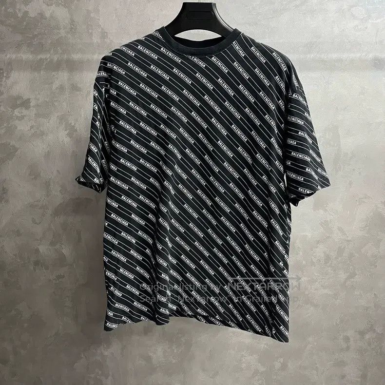 Balenciaga Balenciaga Black barrage full print pattern logo round nec Size US XS / EU 42 / 0 - 1 Thumbnail