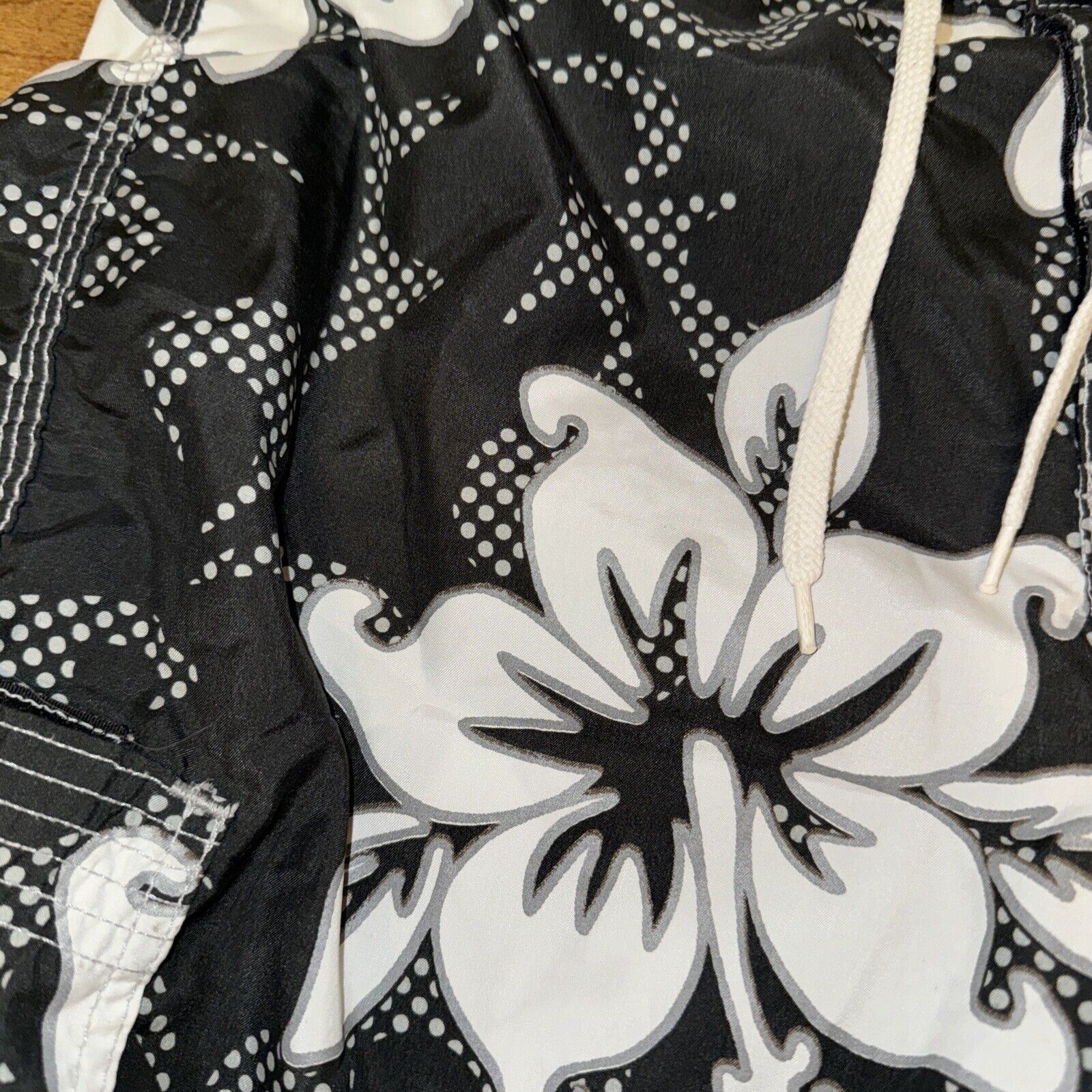 Gotcha × Vintage Vintage Gotcha Hawaiian Swim Trunks Grey/White Size 30 Size US 30 / EU 46 - 2 Thumbnail