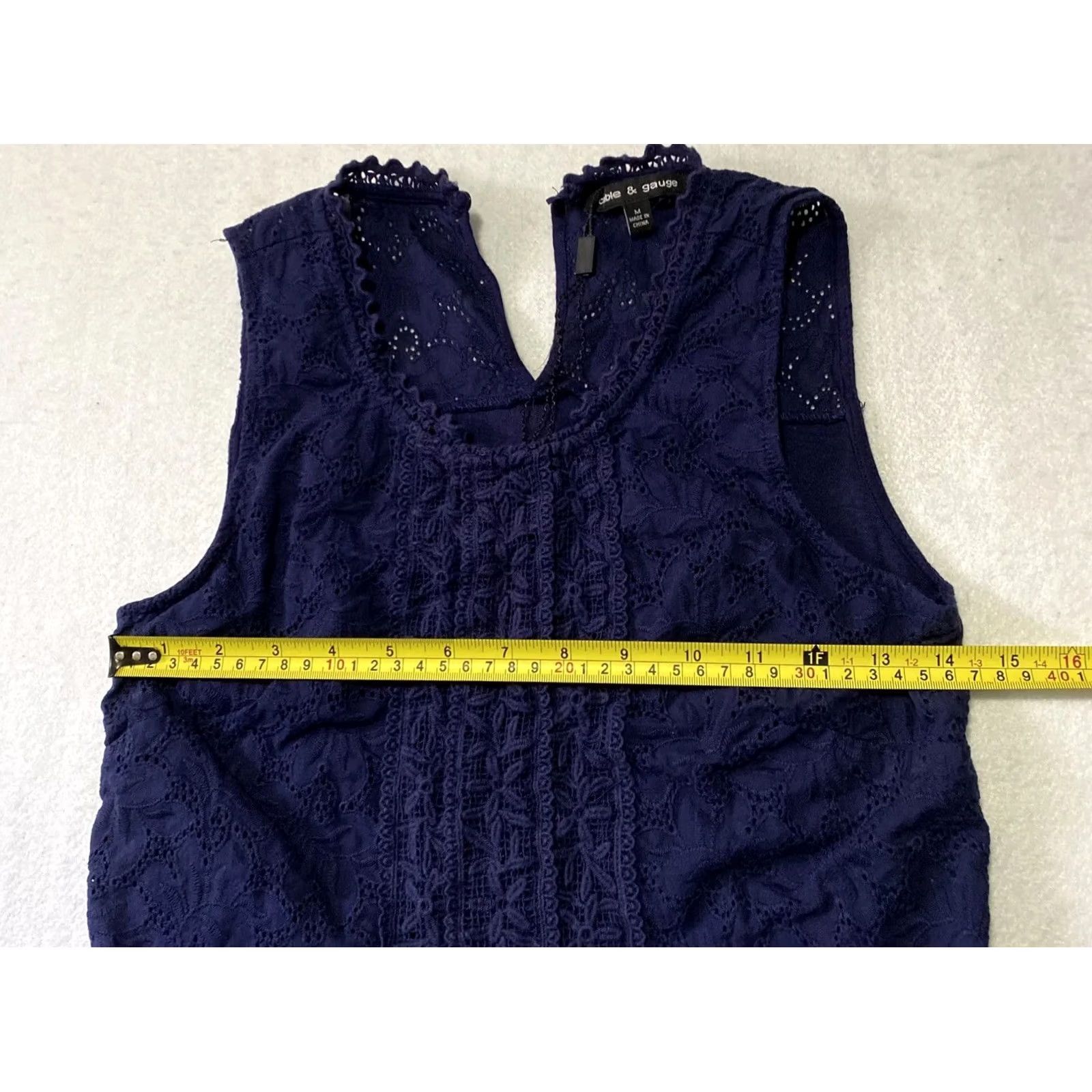 Vintage Cable & Gauge Sleeveless Top Womens Size M Blue Lace Jersey Polyester Shirt Tank Regular Short Sleeveless Summer Basic Fashion Blouse Mens? Size M / US 6-8 / IT 42-44 - 4 Thumbnail