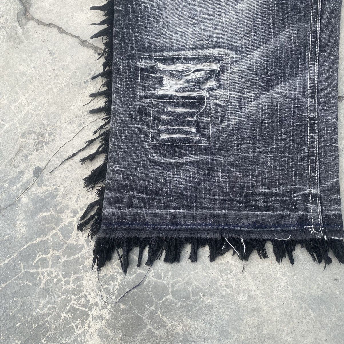 LOWBOX LOWBOX Distressed Wolf Crop Jeans Size US 30 / EU 46 - 4 Thumbnail