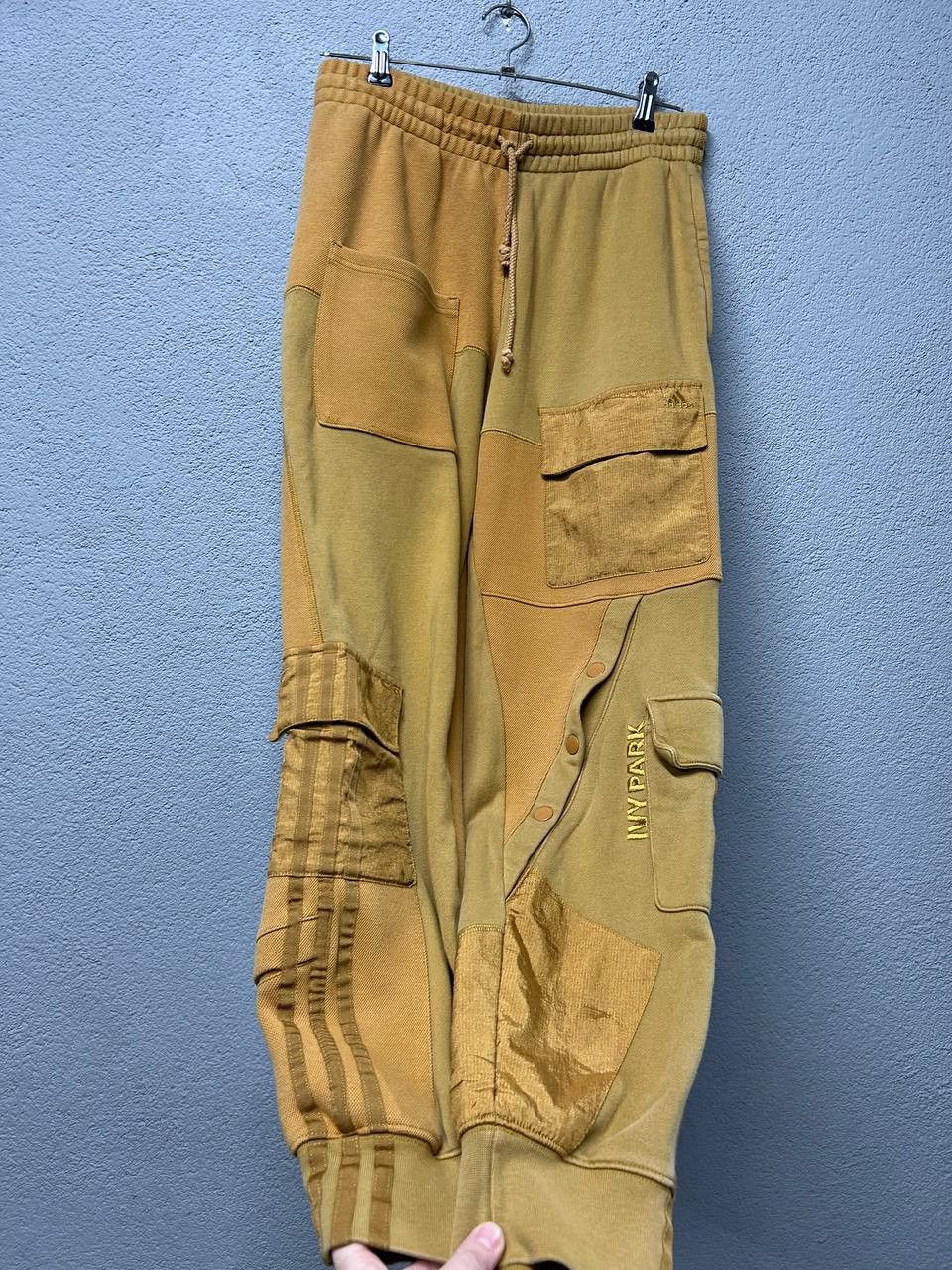 Adidas × Ivy Park Adidas x Ivy Park cargo sweatpants unisex size XS Size US 28 / EU 44 - 2 Thumbnail
