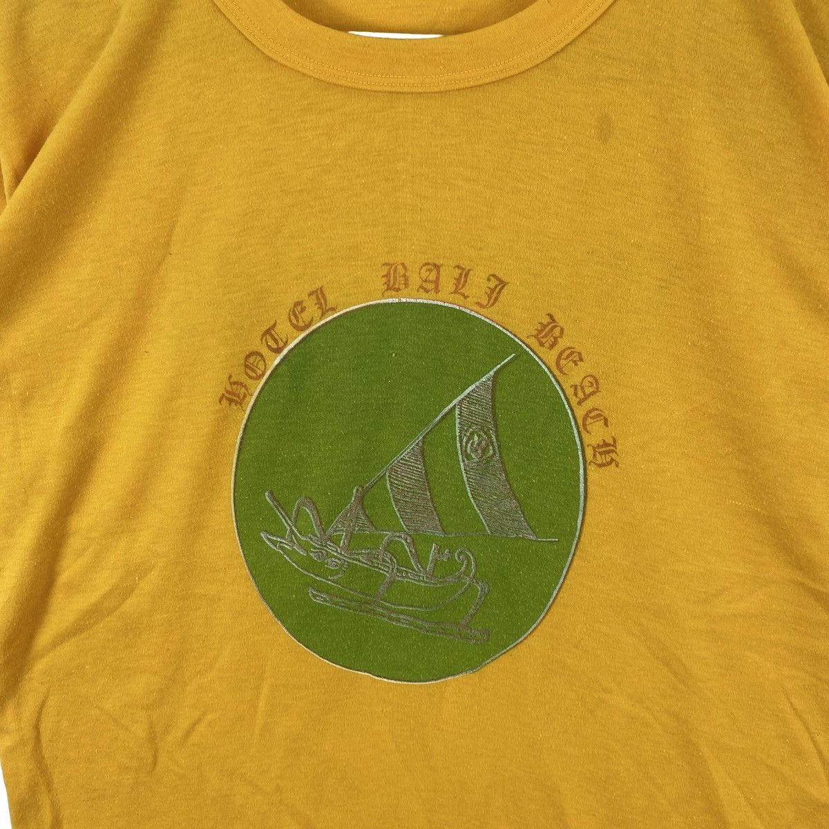 Vintage Vintage MAUI HAWAII BEACH Sailboat Graphic Retro Surf Tee Size US S / EU 44-46 / 1 - 6 Thumbnail