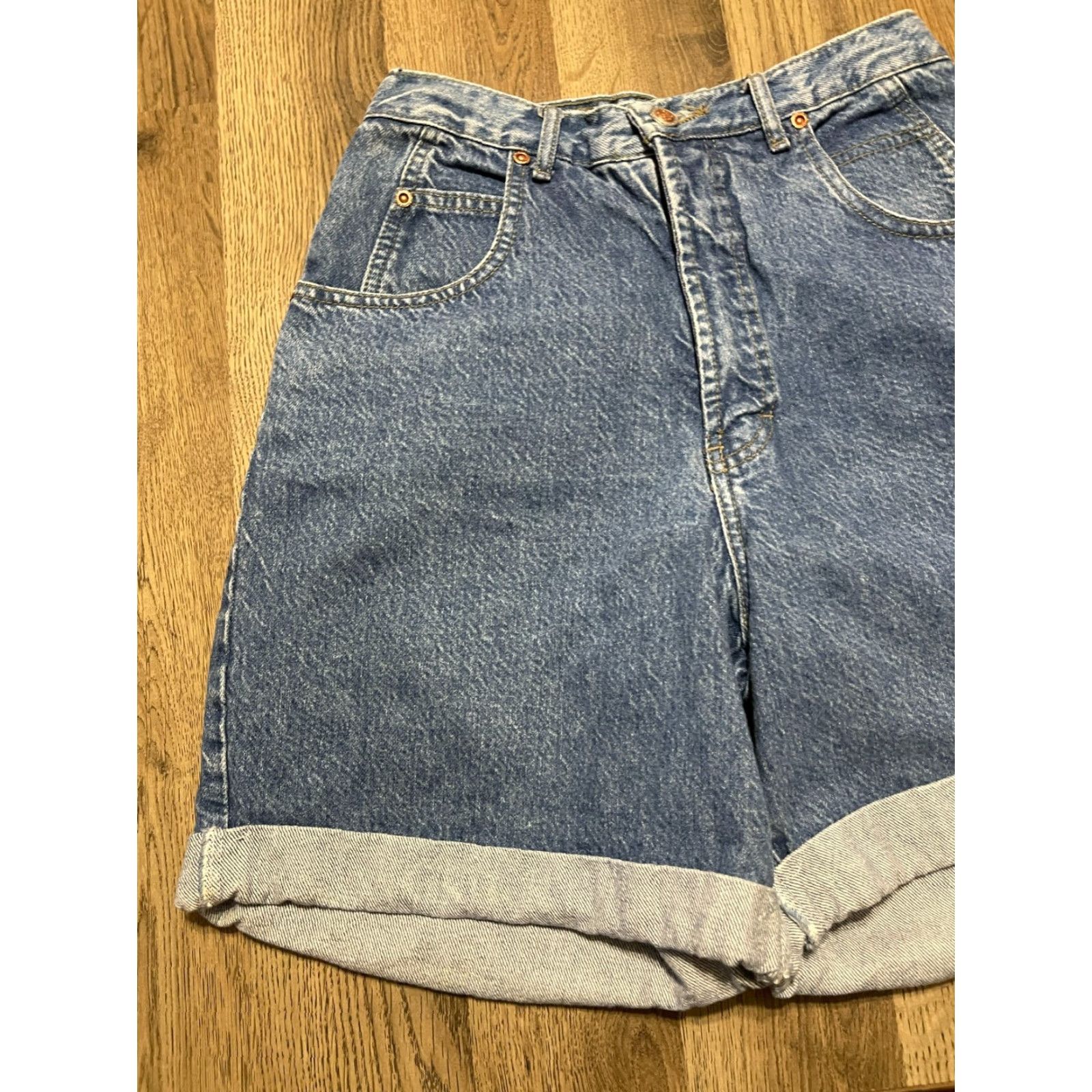 Gloria Vanderbilt Gloria Vanderbilt Shorts Women's 8 Blue Denim Cuffed Pockets Bermuda Bermuda Shorts Size 30" / US 8 / IT 44 - 3 Thumbnail