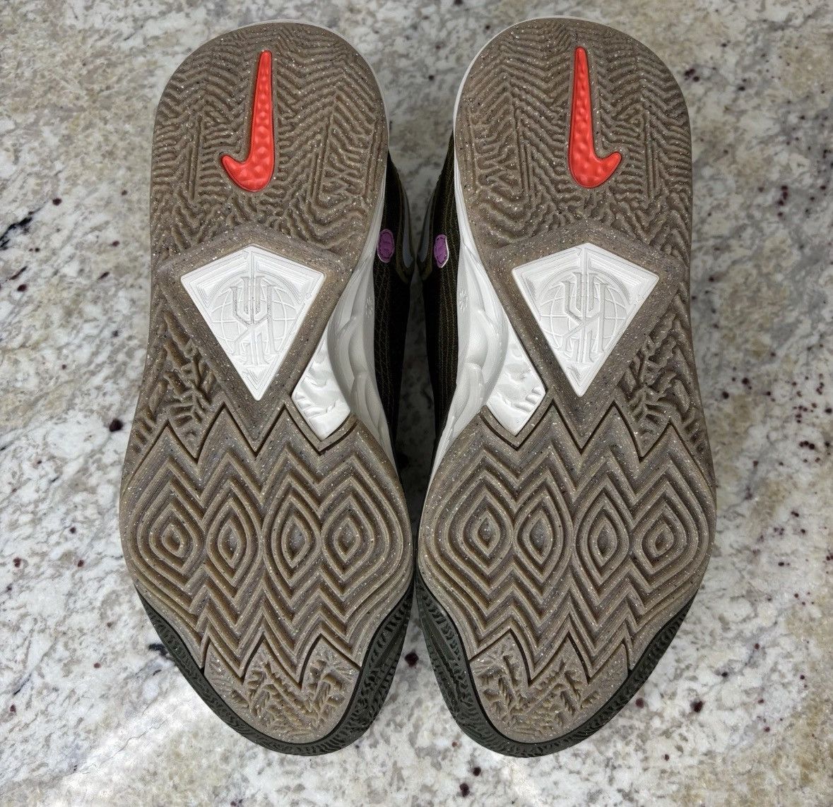 Nike Size 12.5-Nike Kyrie 8N7 Standing Rock LIGHTLY WORN NO BOX Size US 12.5 / EU 45-46 - 8 Thumbnail