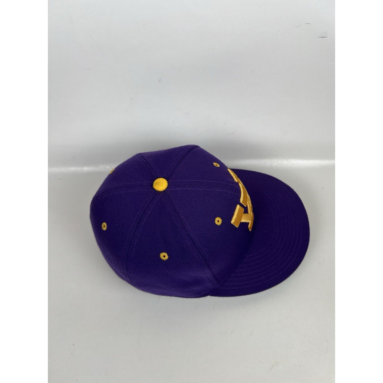Nike Vintage Nike Washington Huskies Hat Cap Purple Gold NCAA Siz Size ONE SIZE - 5 Thumbnail