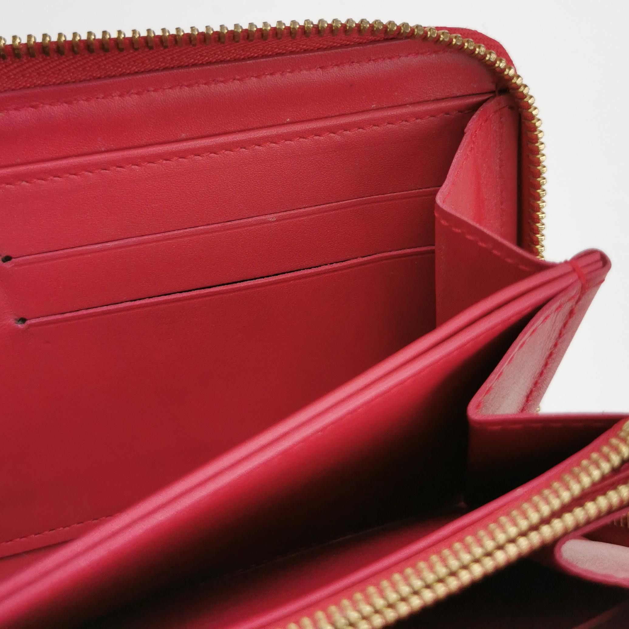 Louis Vuitton Louis Vuitton (LV) Zippy patent leather embossed monogram z Size ONE SIZE - 7 Thumbnail