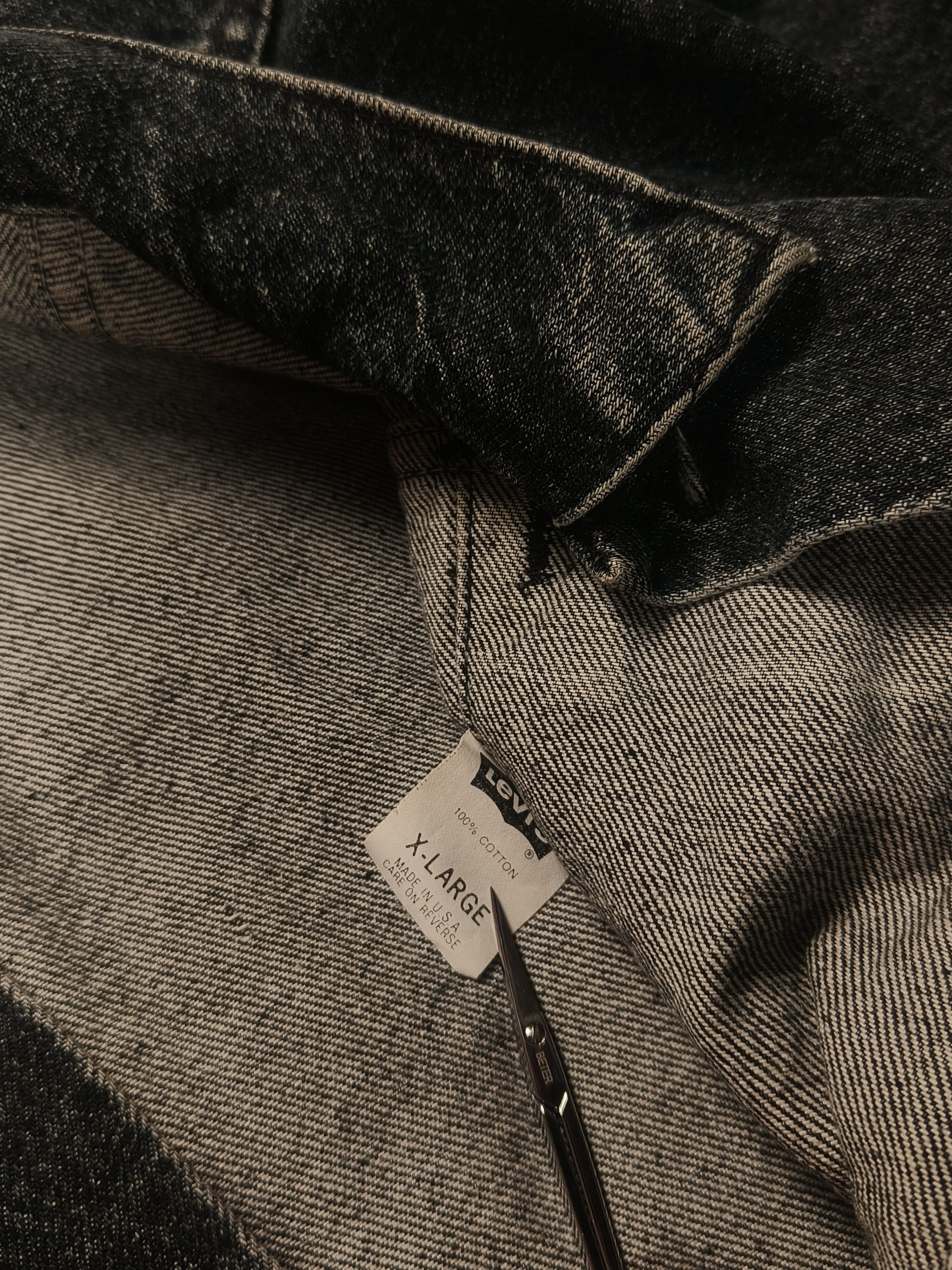 Levi's Levi's Black Denim Faded Distressed Classic Vtg Jean Jacket Size US XL / EU 56 / 4 - 5 Thumbnail