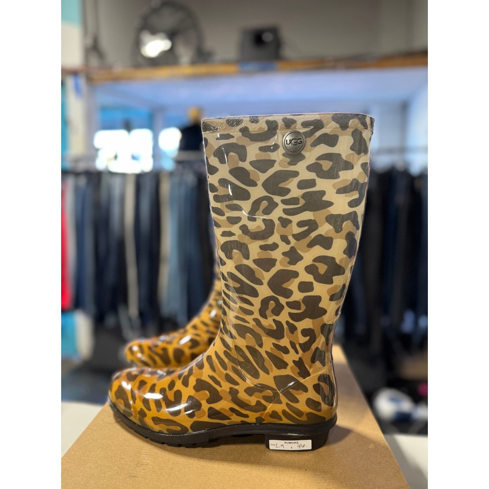 Ugg UGG W Shaye Cheetah Rain Boots Ladies Size 9 Size US 9 / IT 39 - 2 Thumbnail