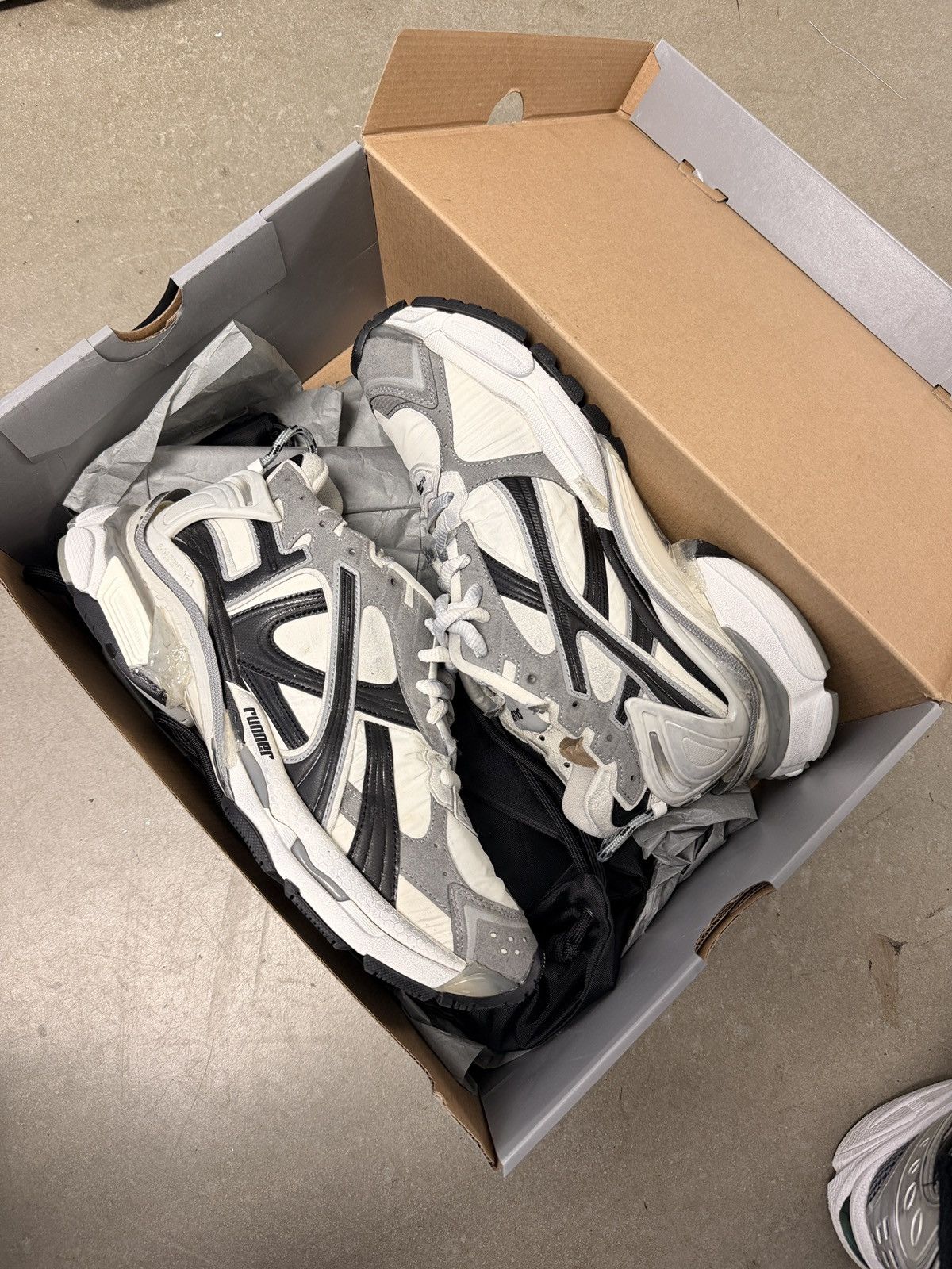 Balenciaga Balenciaga Runner Sneaker Size US 11 / EU 44 - 1 Thumbnail