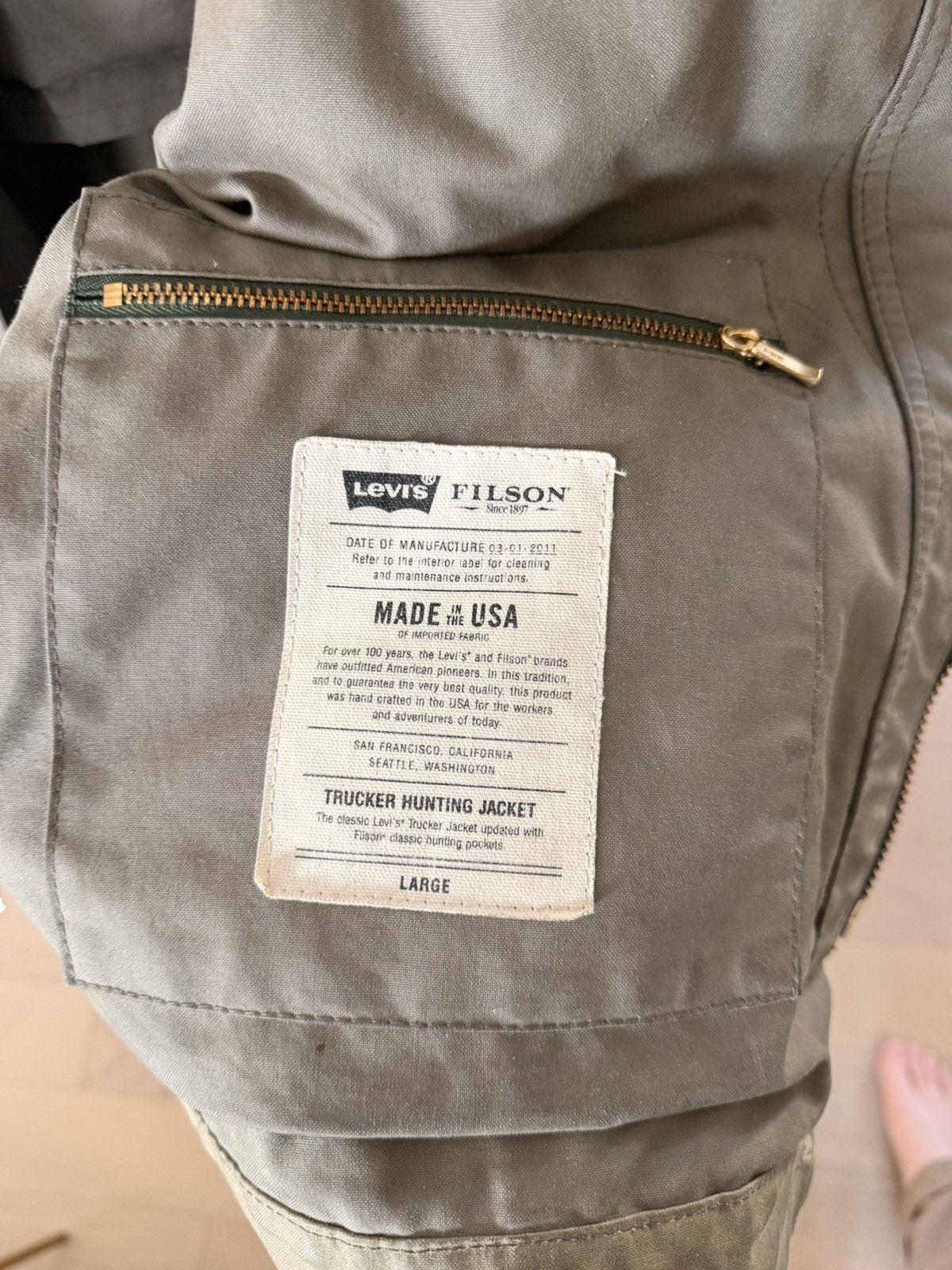 Filson × Levi's Levis x Filson hunter trucker jacket. Size US L / EU 52-54 / 3 - 8 Thumbnail