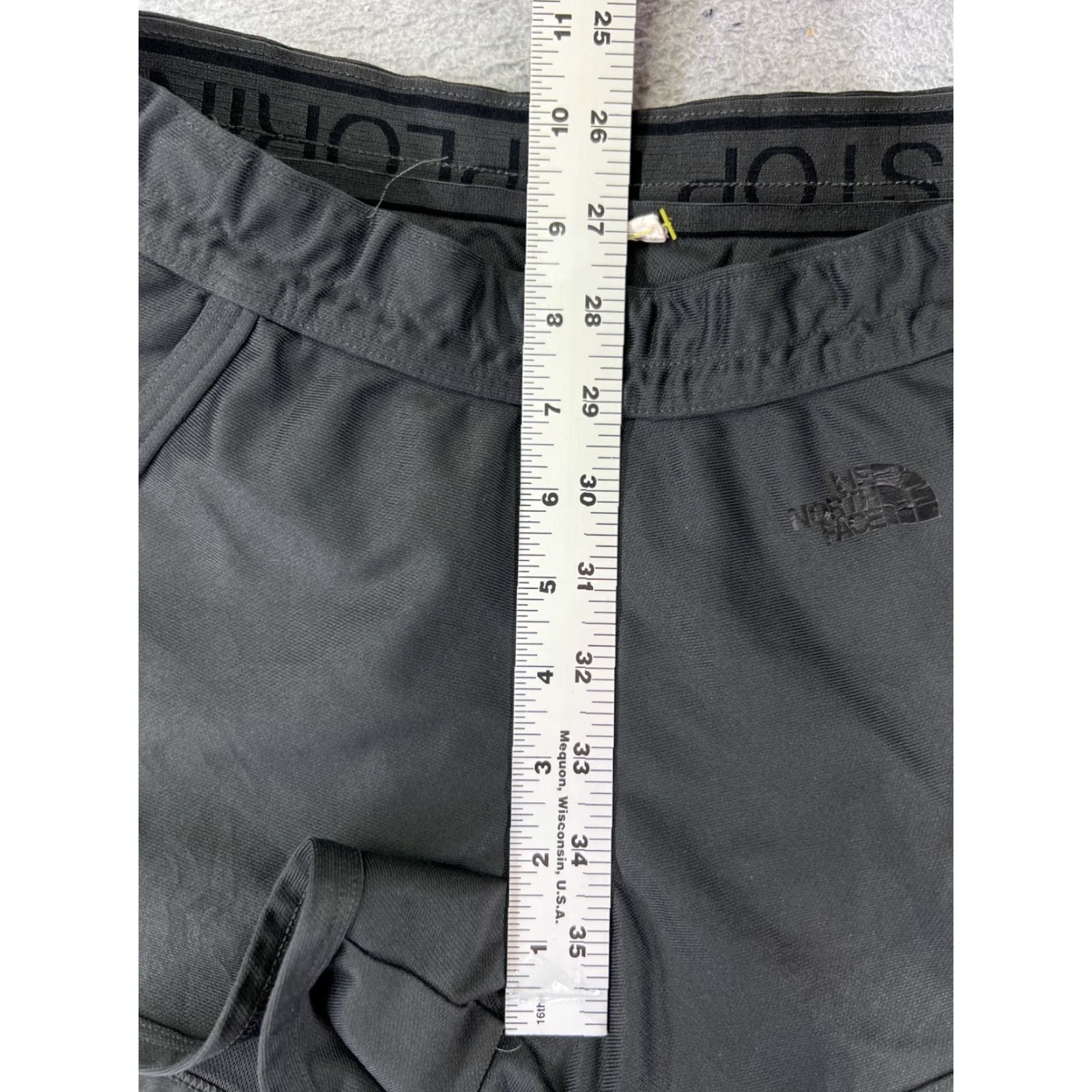 The North Face The North Face Shorts Womens XS Gray Nylon Elastic Waist Run Gym 3" Inseam Regular Fit Large List: Not allowed. Size 26" / US 2 / IT 38 - 7 Thumbnail