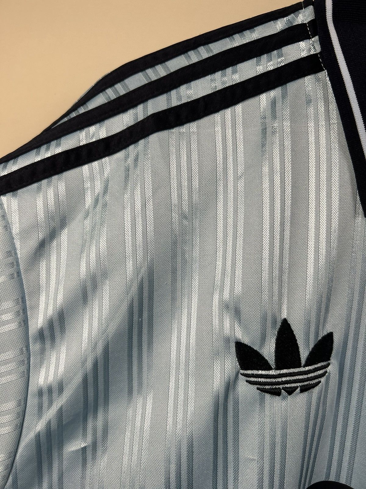 Adidas Adidas Oasis Band Jersey T shirt Size US XL / EU 56 / 4 - 4 Thumbnail