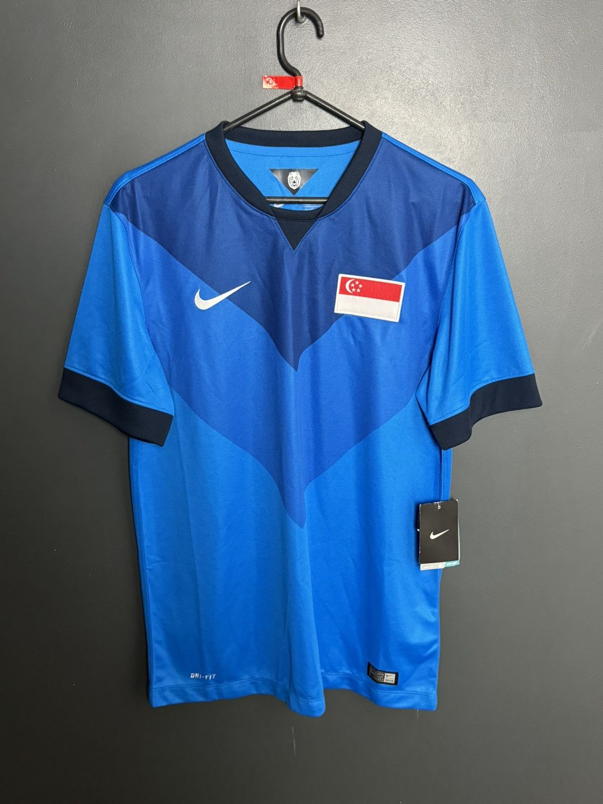 Nike New Singapore National Team 14/15 Away Football Jersey Size US L / EU 52-54 / 3 - 1 Thumbnail