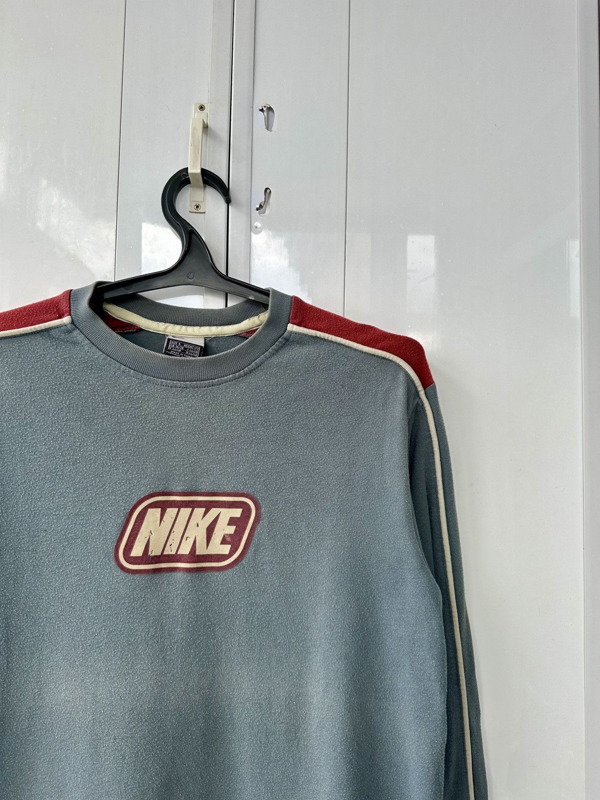 Nike Vintage Nike Distressed Sweatshirt Big Red Logo Size US M / EU 48-50 / 2 - 4 Thumbnail