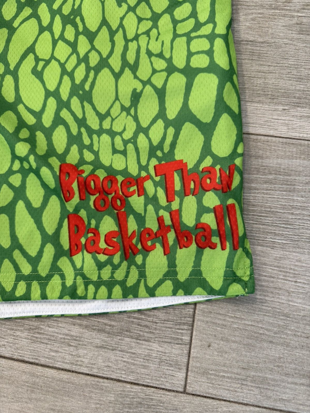 Other Men's Bigger Than Basketball Grinch Mesh Shorts Green Sz XL Size US 36 / EU 52 - 2 Thumbnail